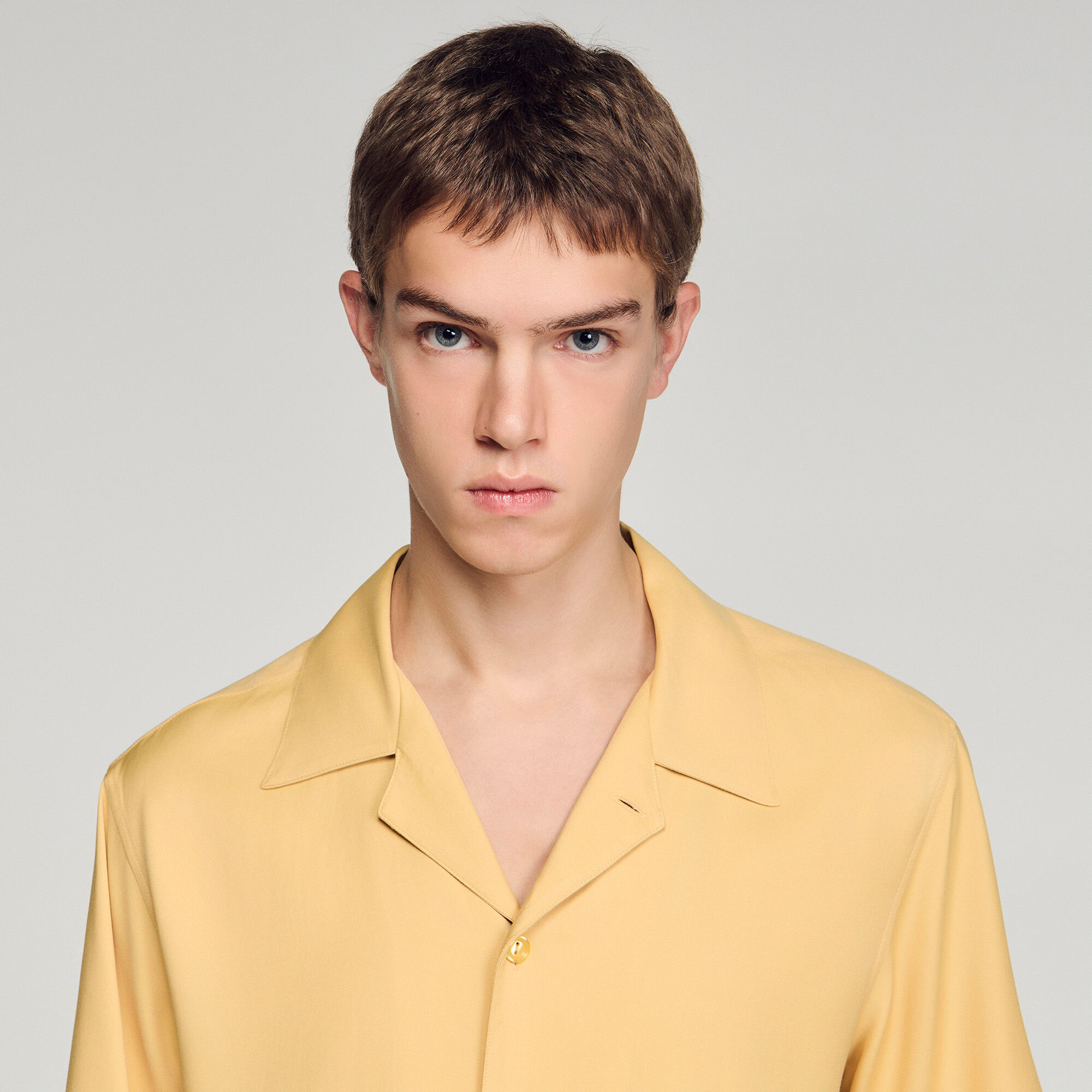 Loose-fit shark collar shirt