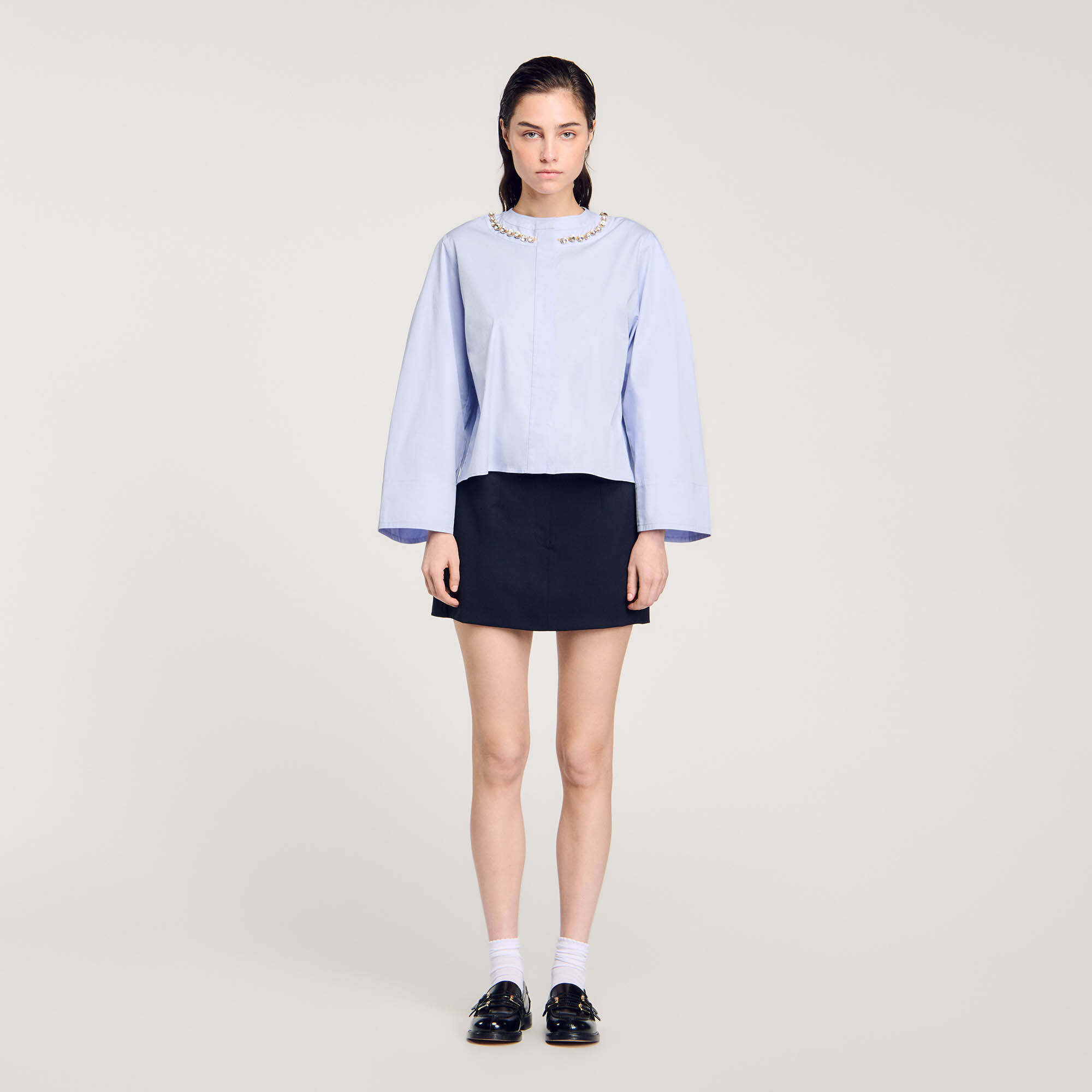 Cropped shirt with jewel trim collar