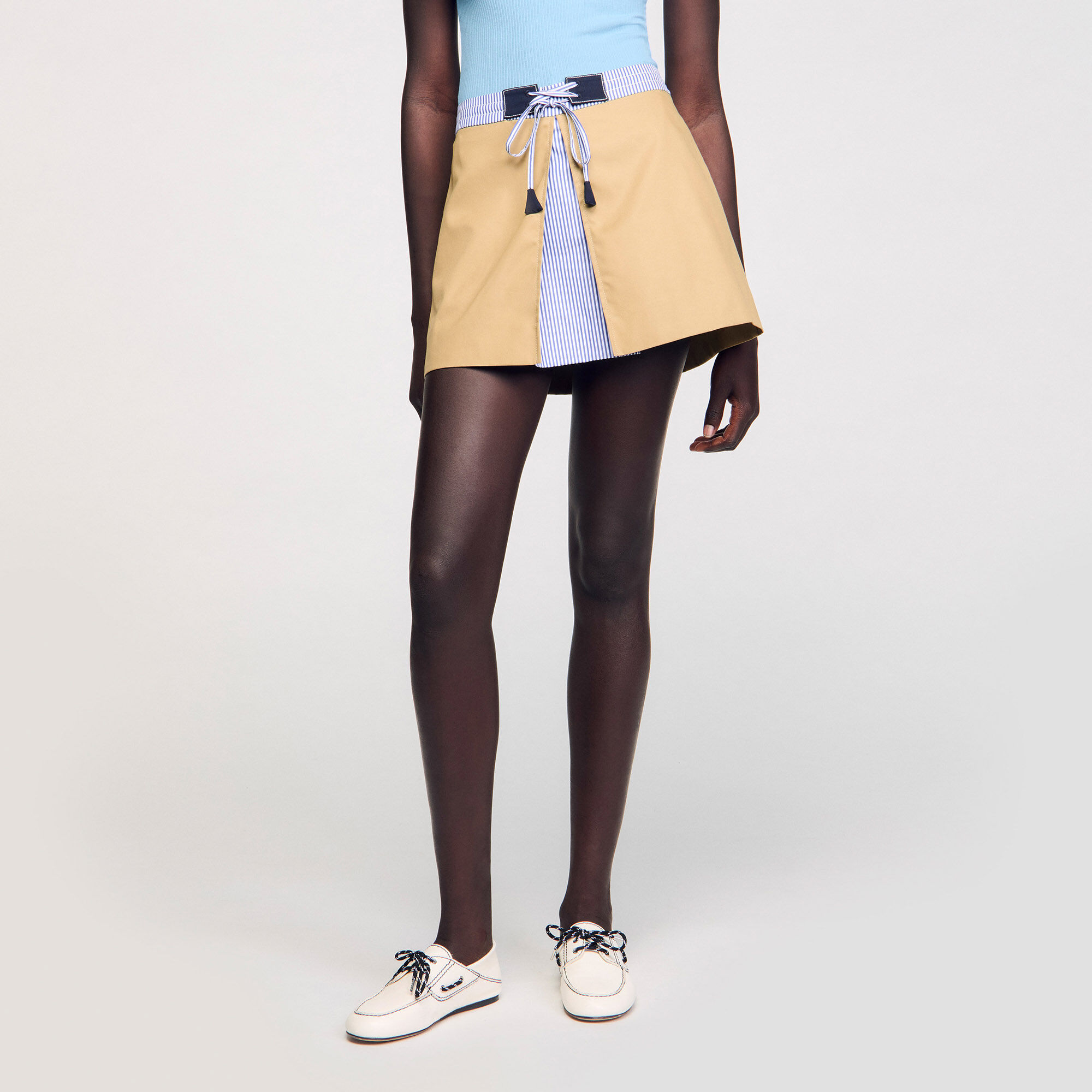 Short dual-material skirt