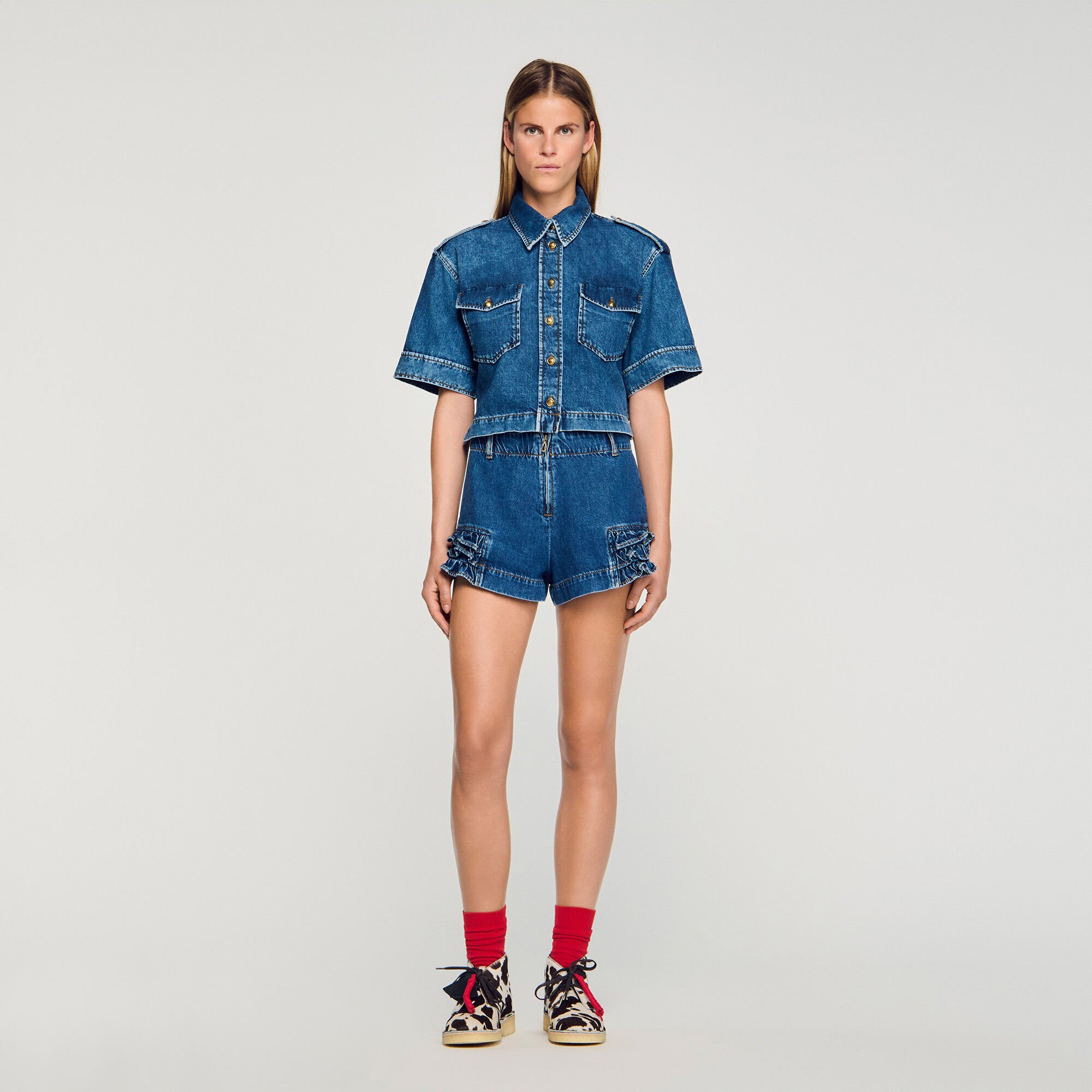 Ruffled denim shorts