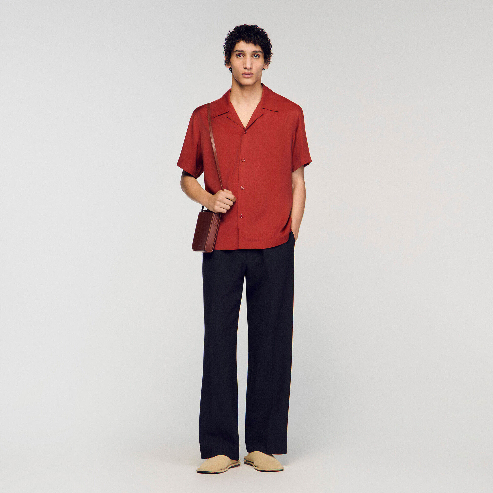 Loose-fit shark collar shirt