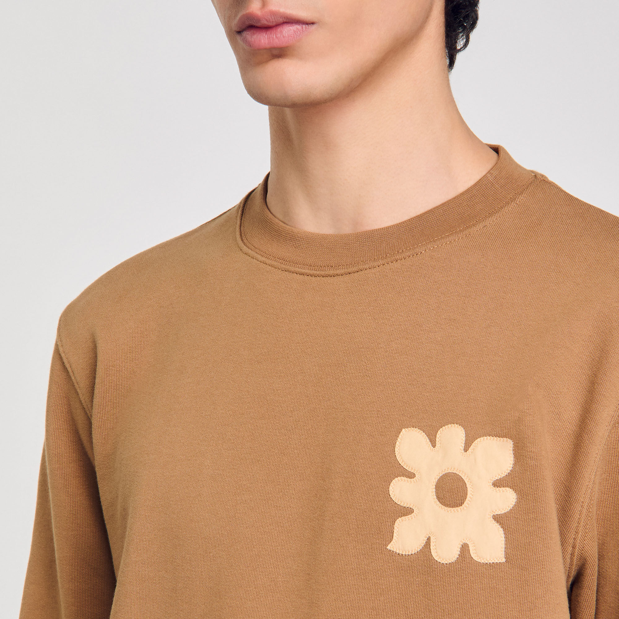 Sweatshirt with flower patch