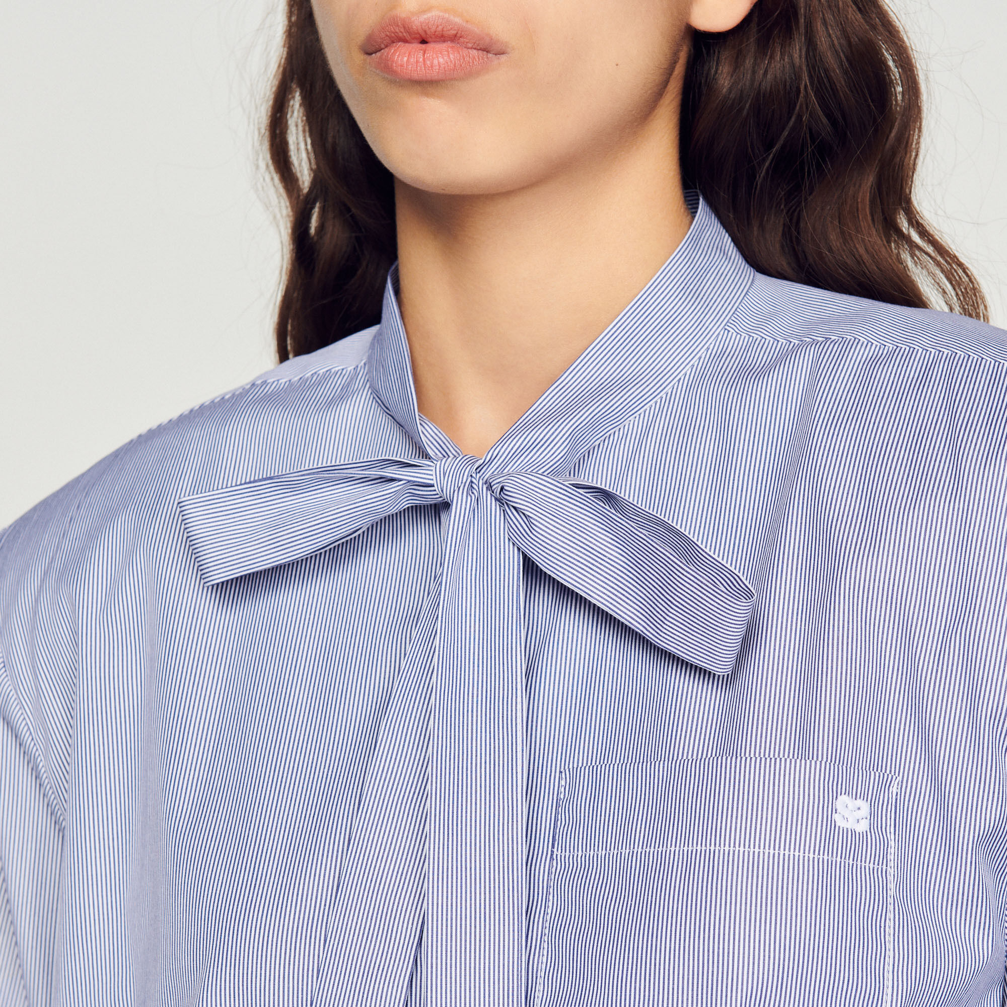 Shirt with pussy bow collar