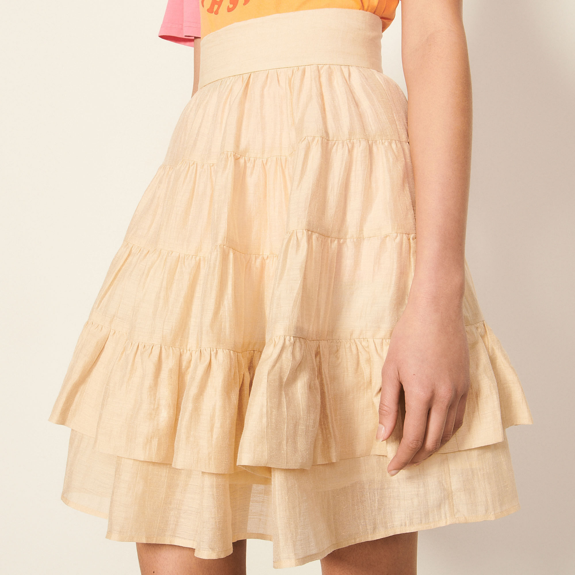 Short skirt with ruffles