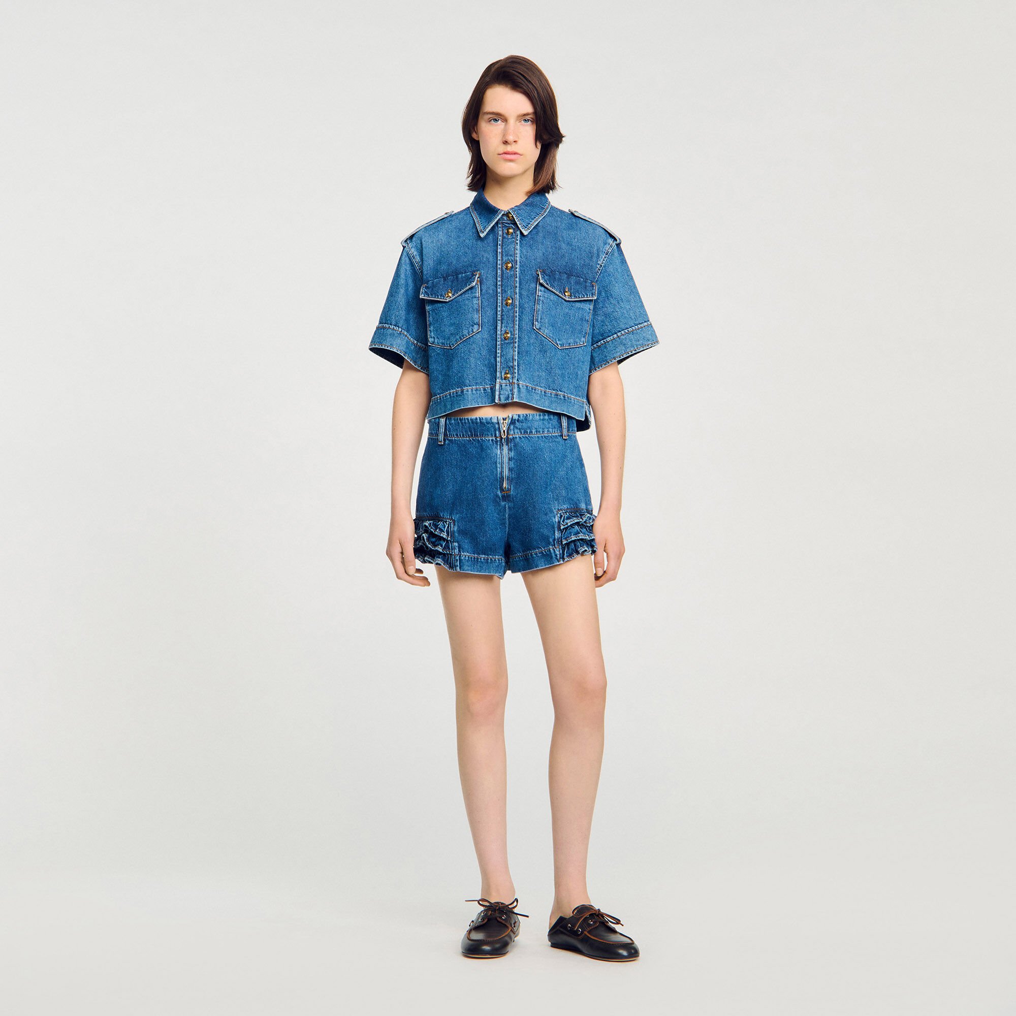 Ruffled denim shorts