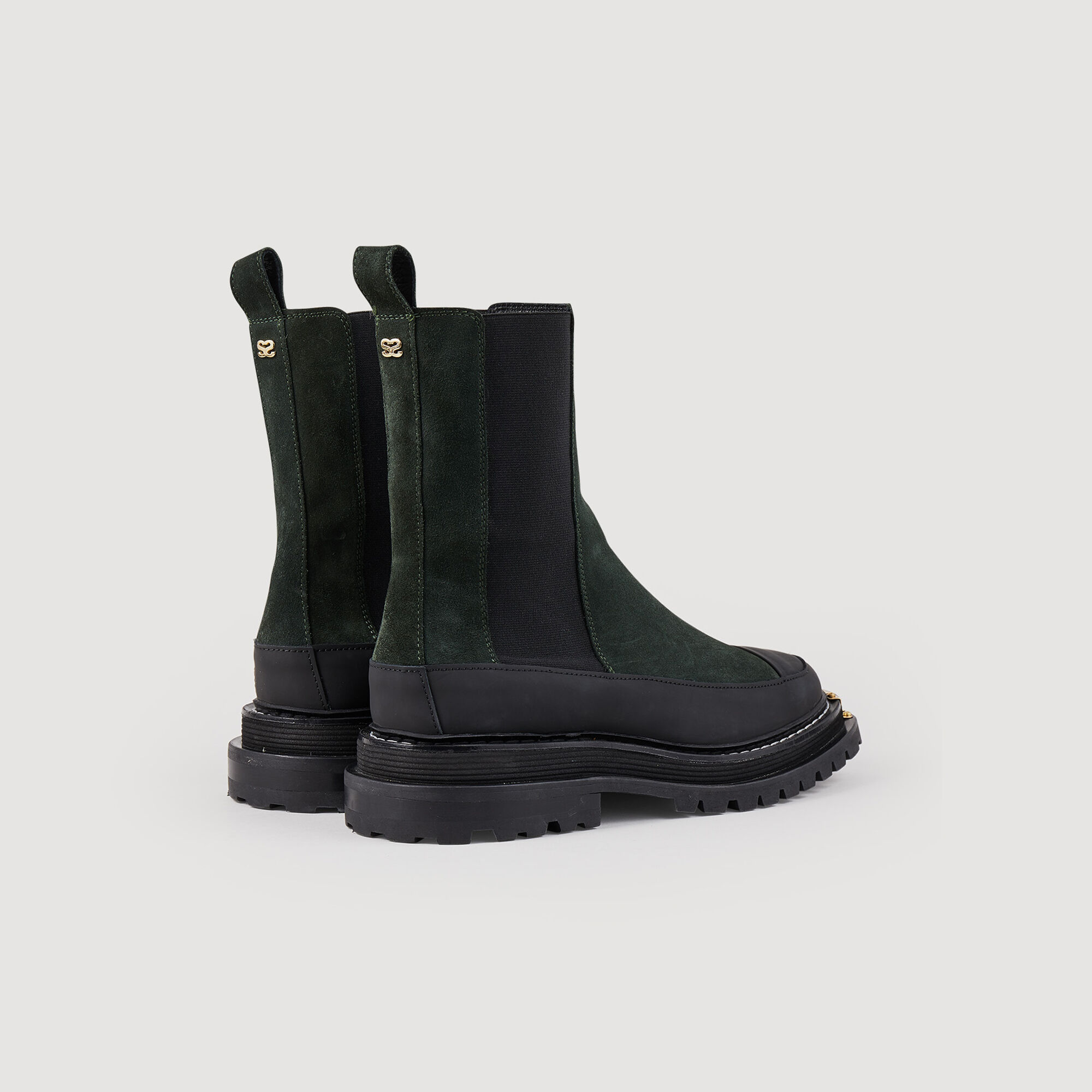Leather Chelsea boots with notched sole