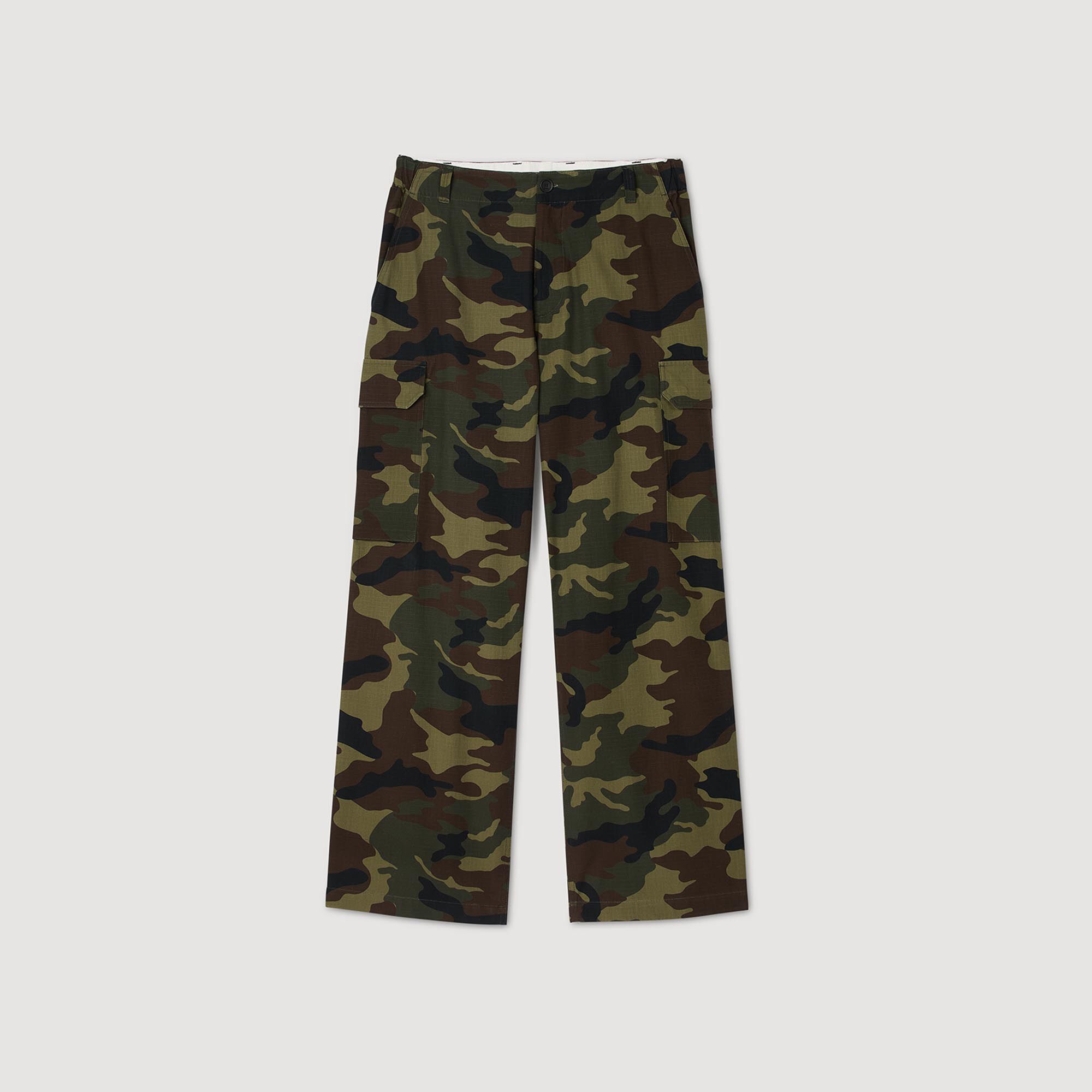 Camouflage cargo trousers