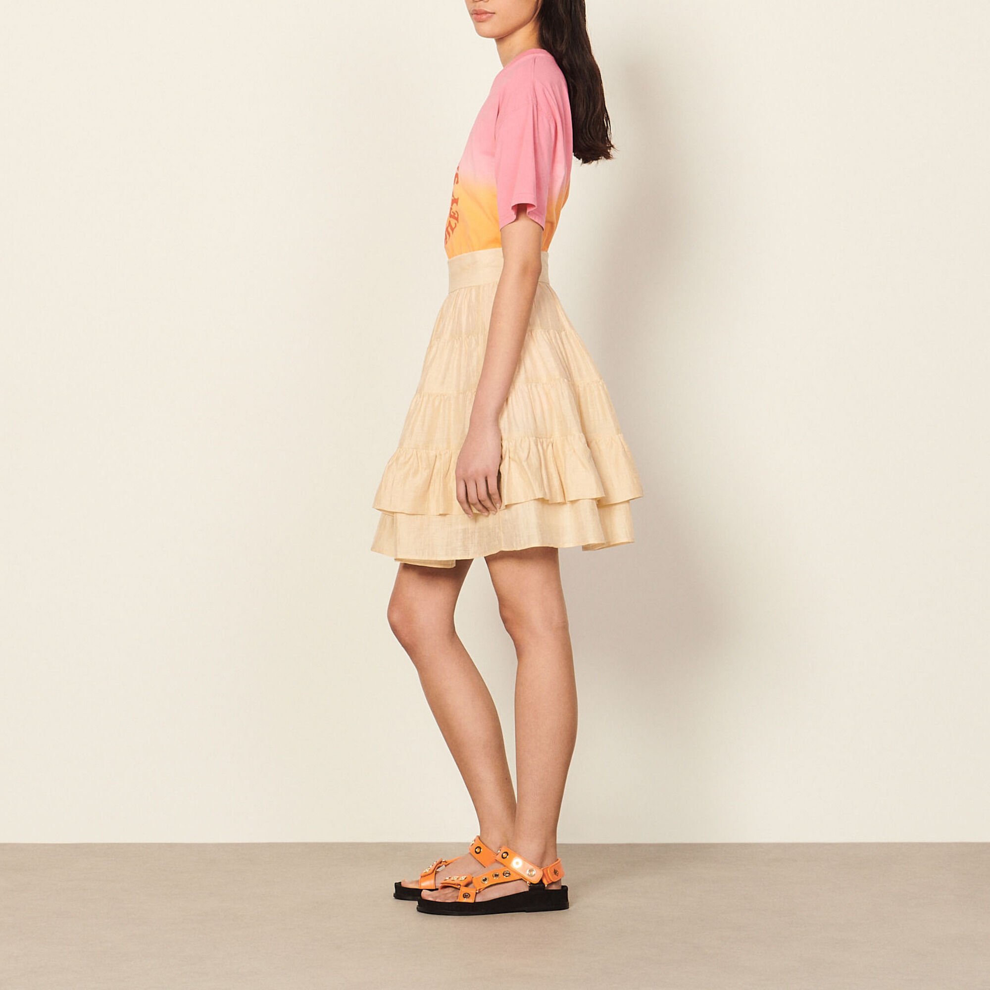 Short skirt with ruffles