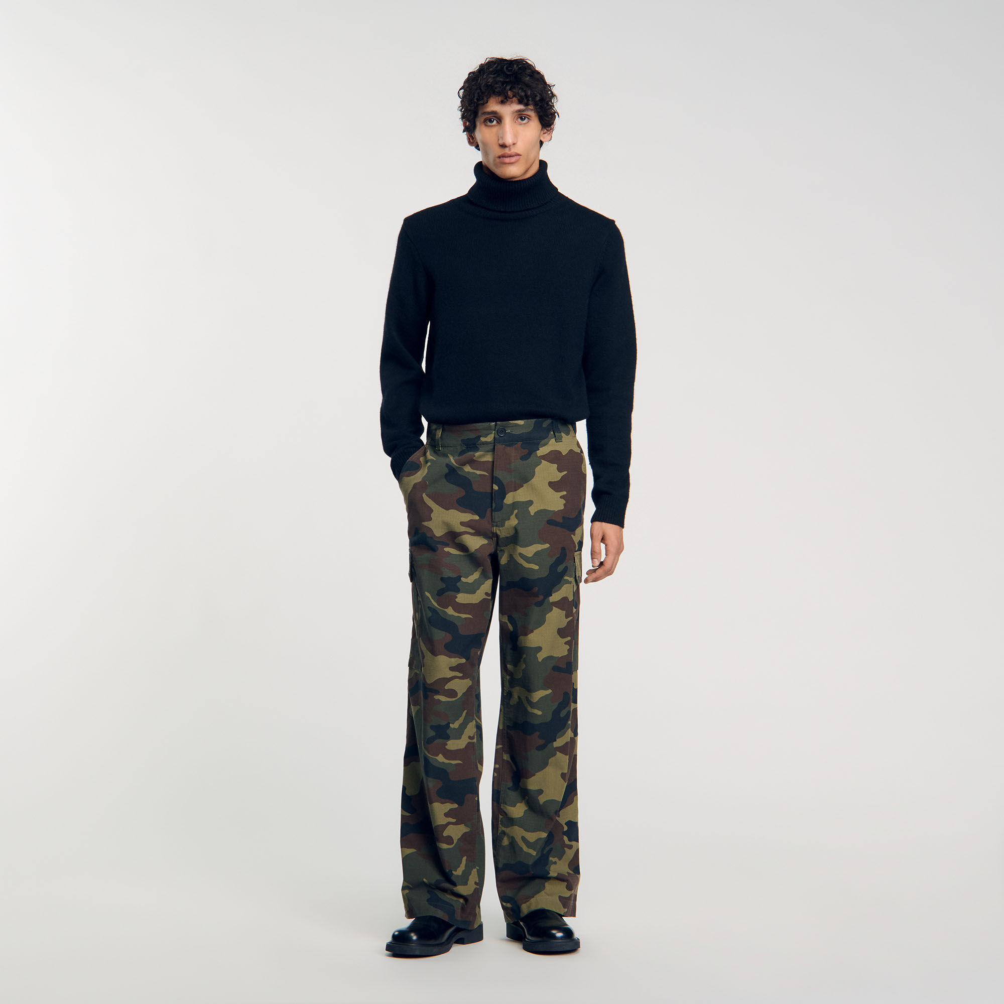 Camouflage cargo trousers