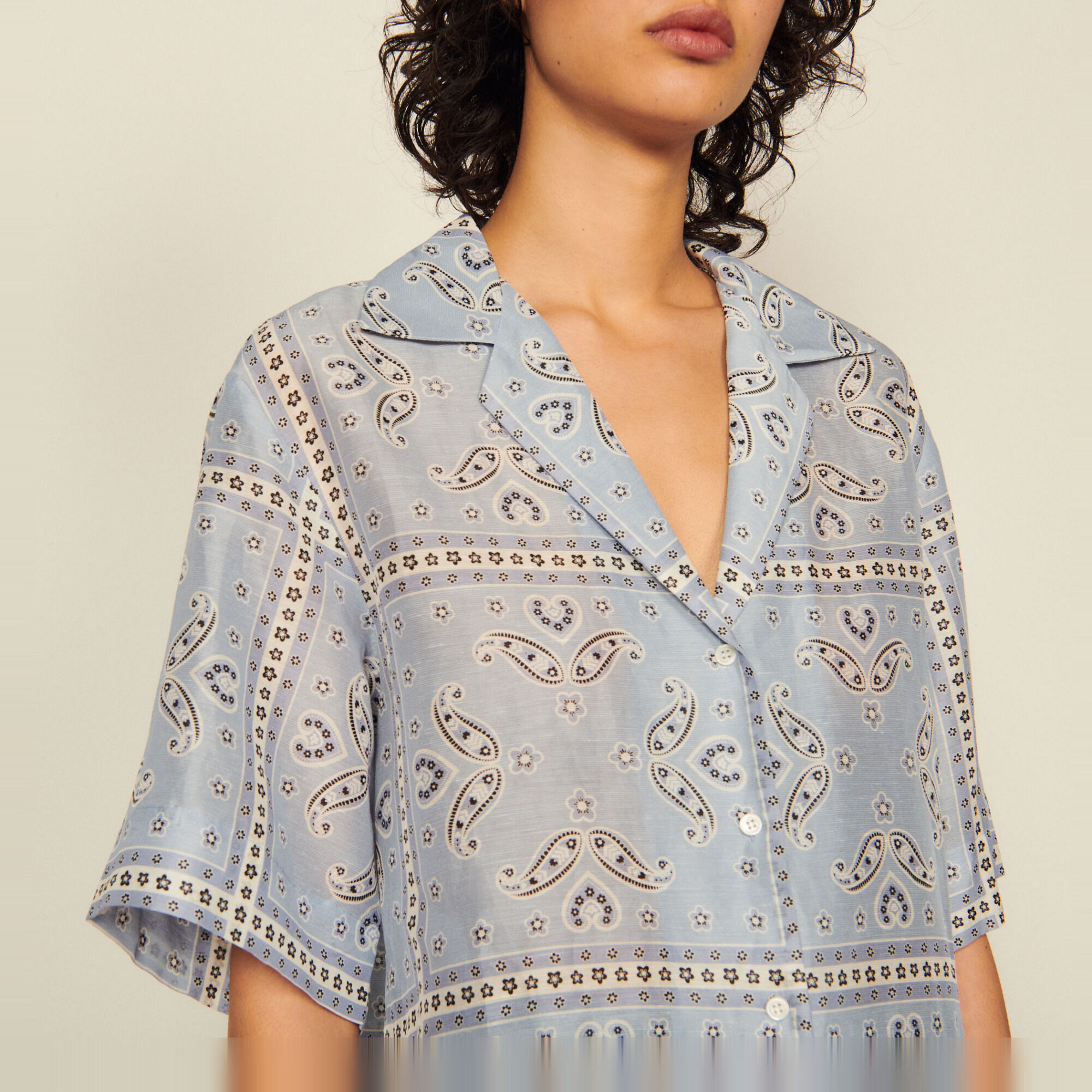 Short-sleeved bandana print shirt