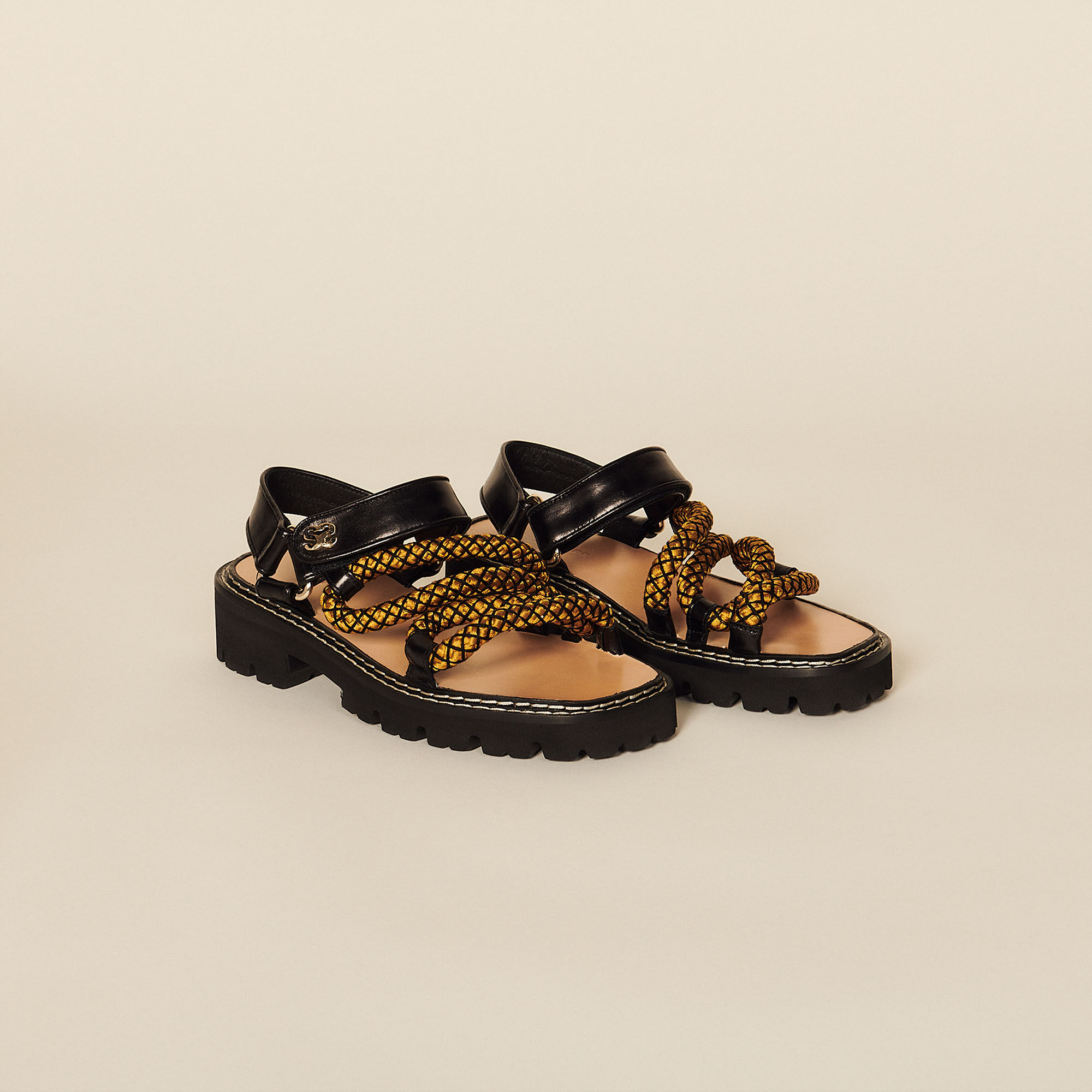 Notched rope sandals