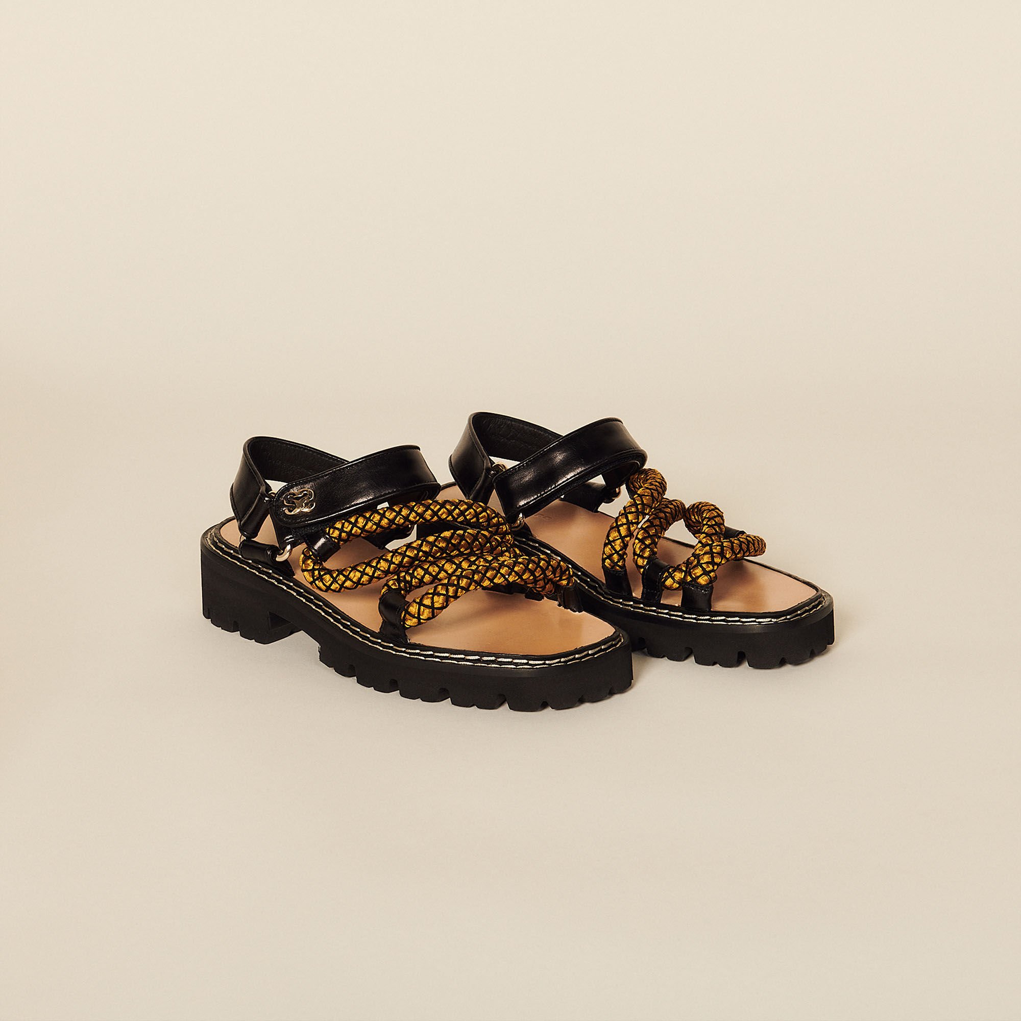 Notched rope sandals
