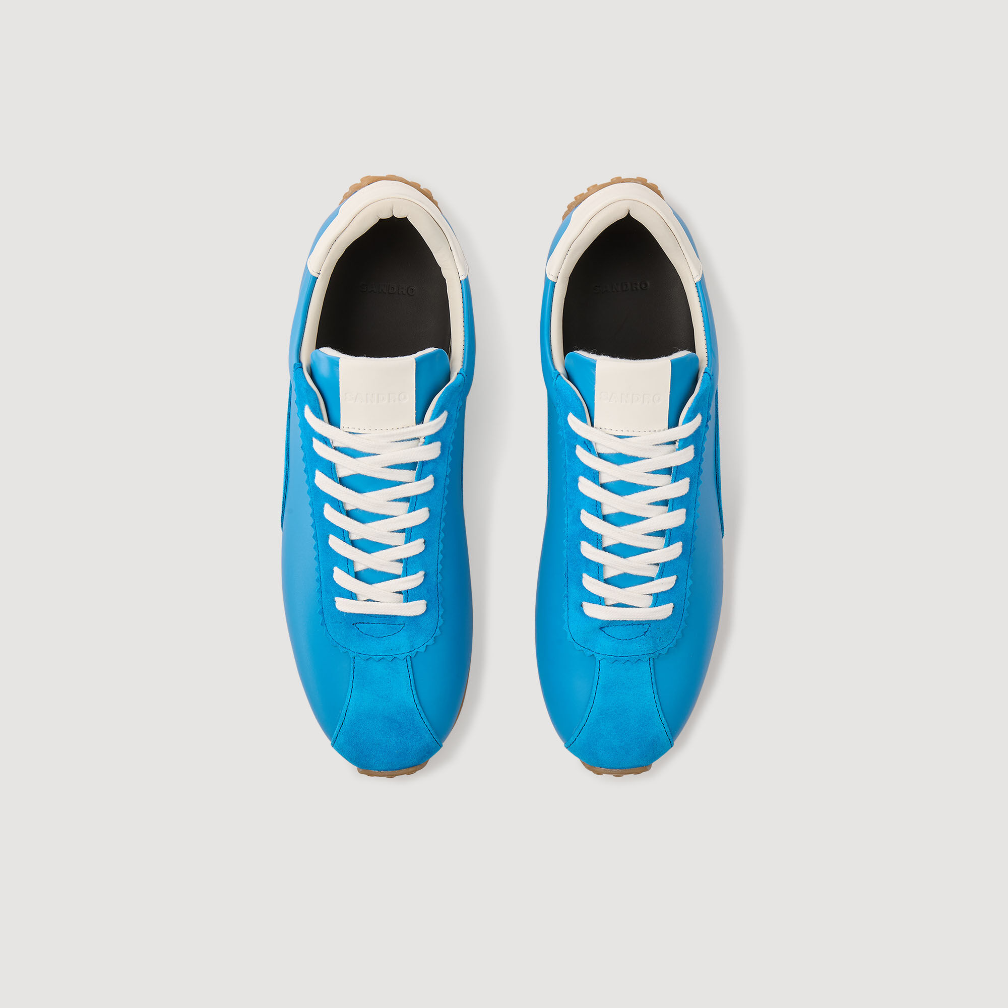 Low-top trainers