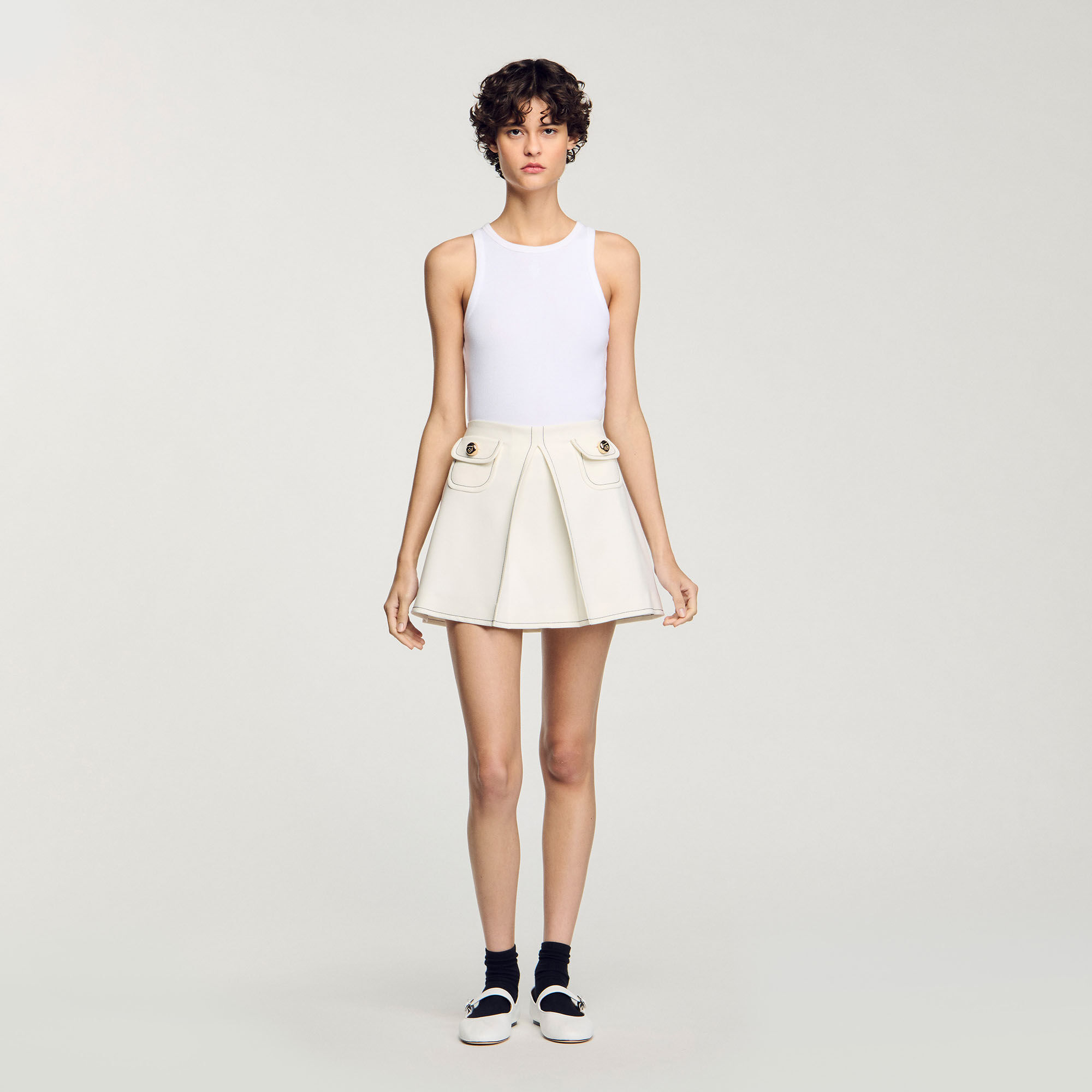 Short box-pleated skirt