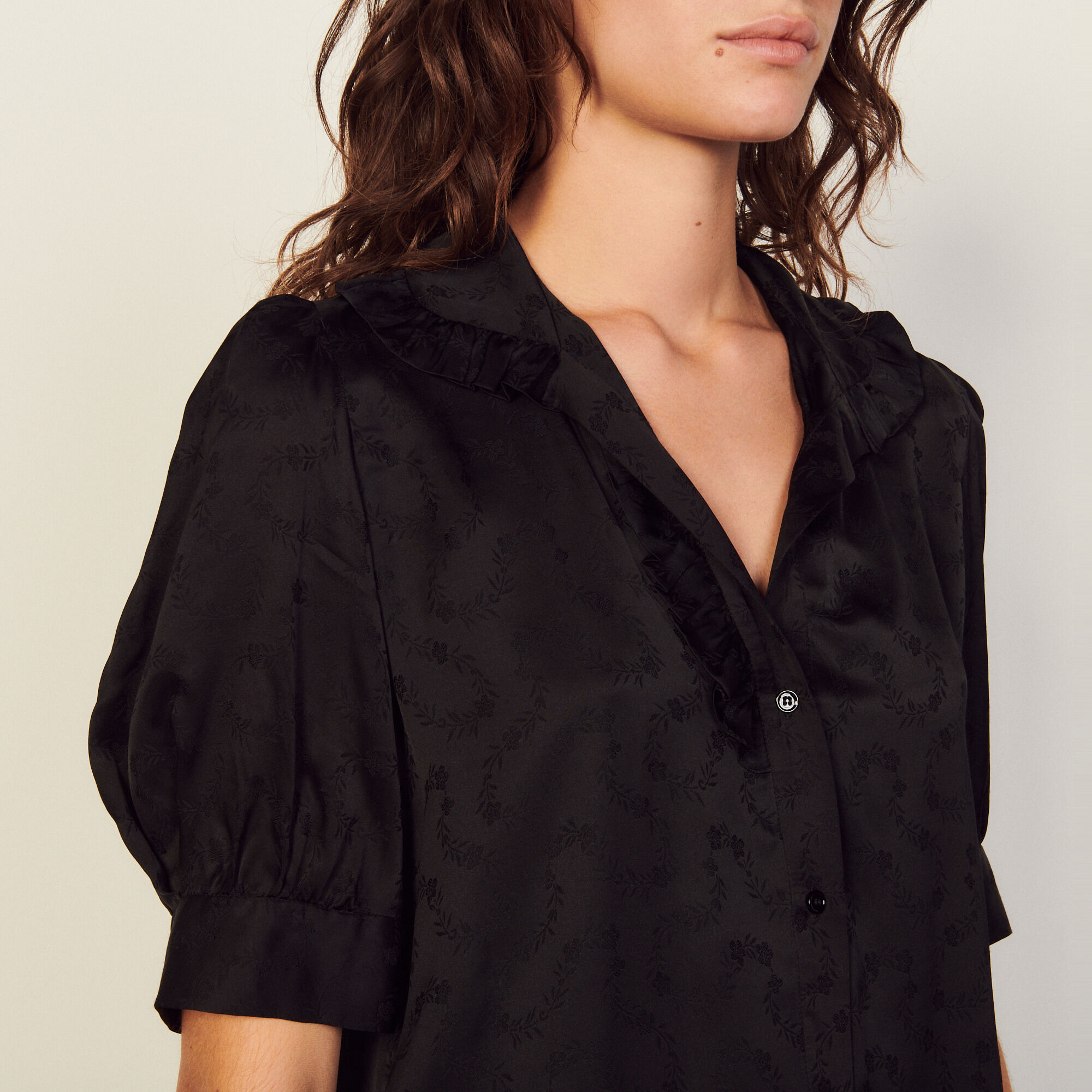 Flowing shirt in patterned jacquard
