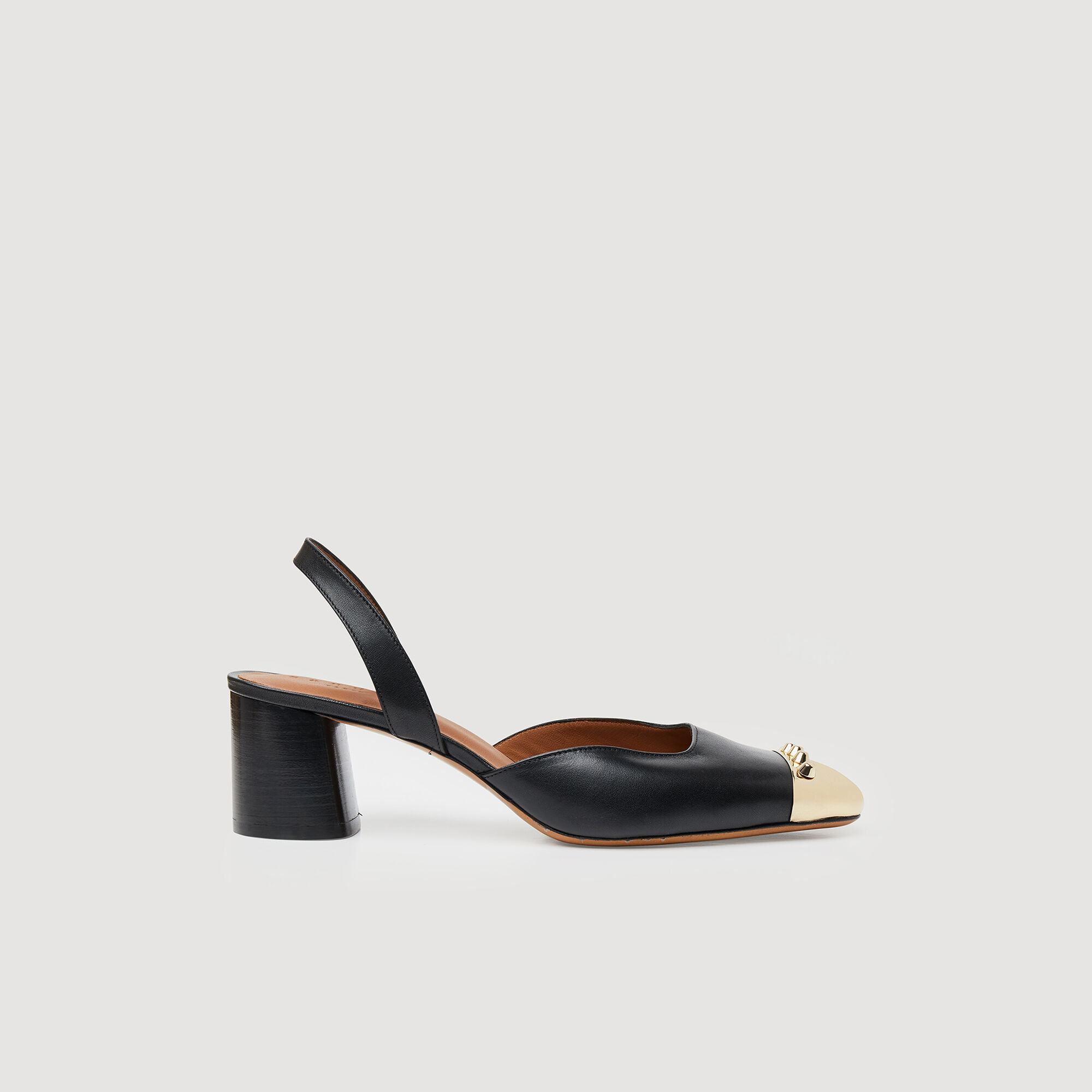 Decorative toe leather sandals