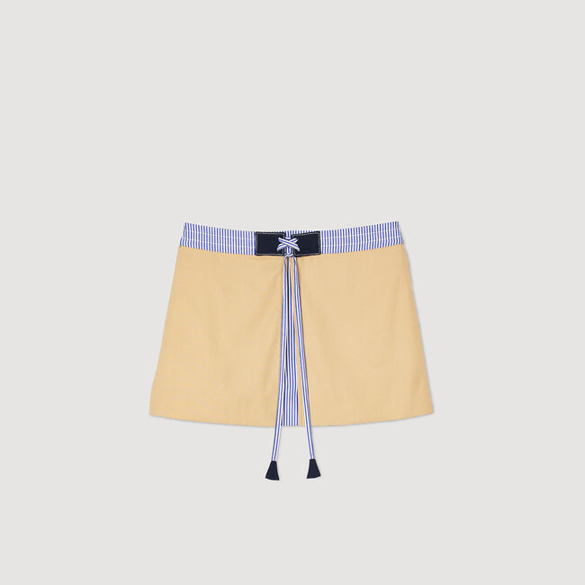 Short dual-material skirt