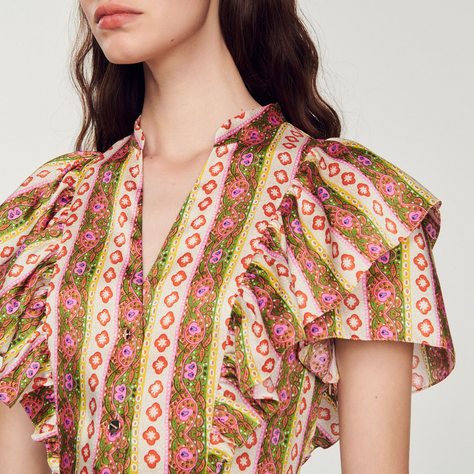 Loose-fitting ruffled dress