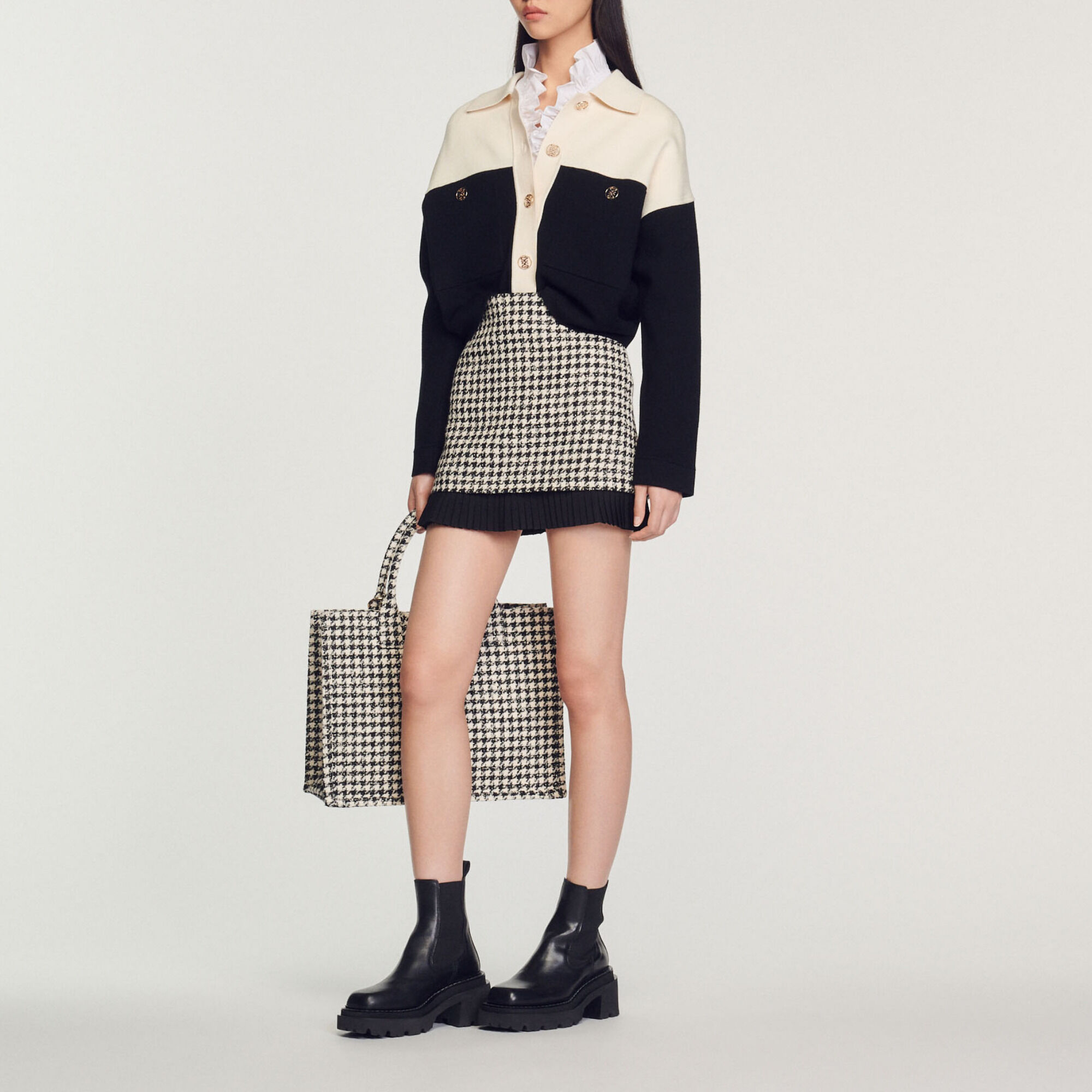 Short houndstooth tweed skirt