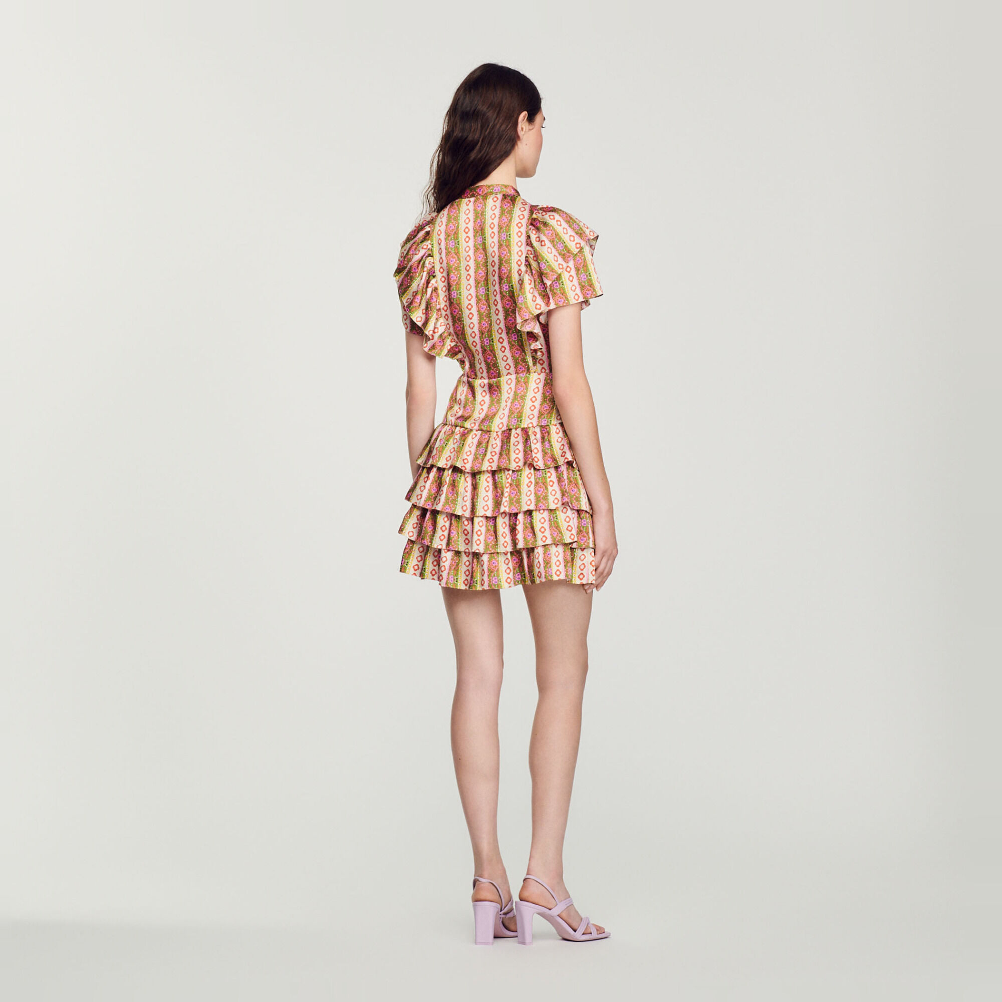 Loose-fitting ruffled dress