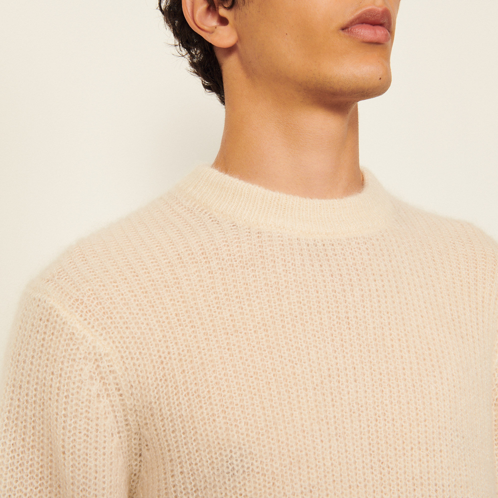 Round neck sweater