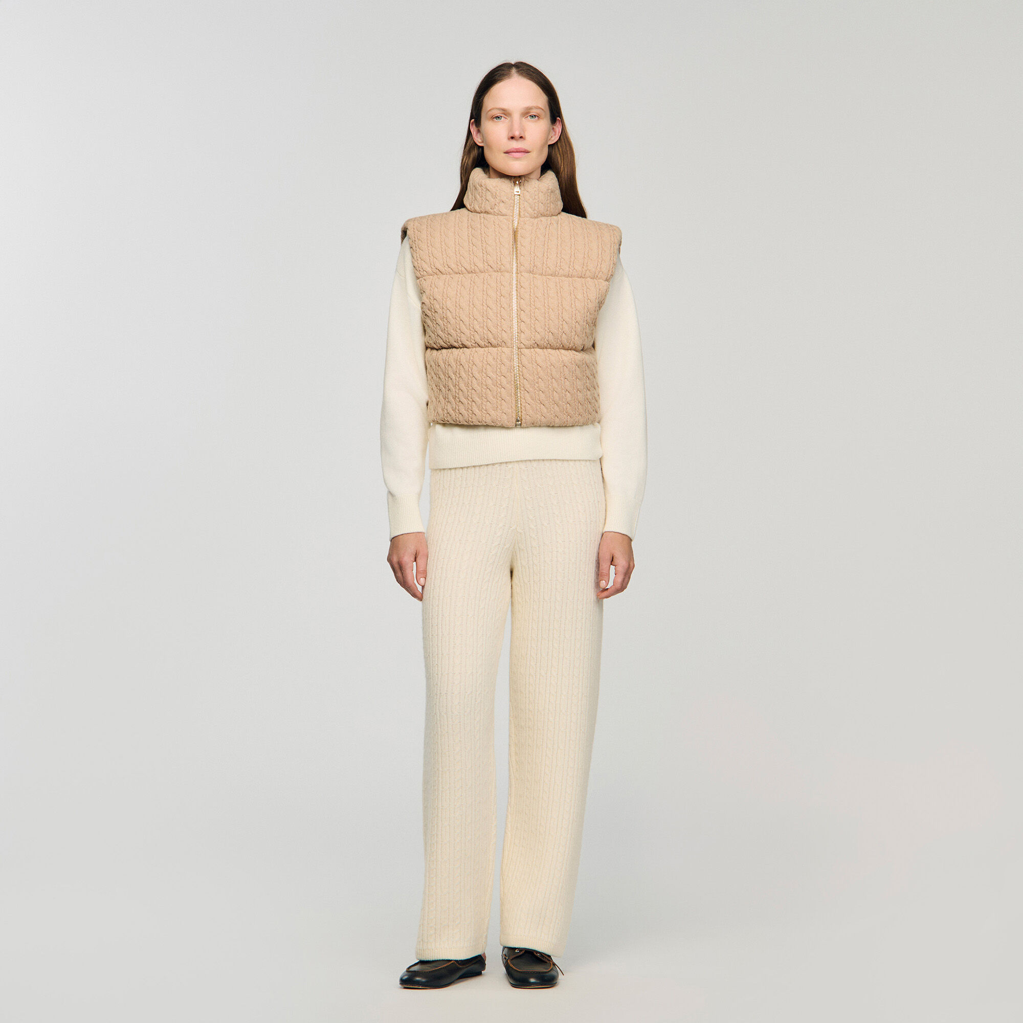 Short sleeveless wool puffer jacket