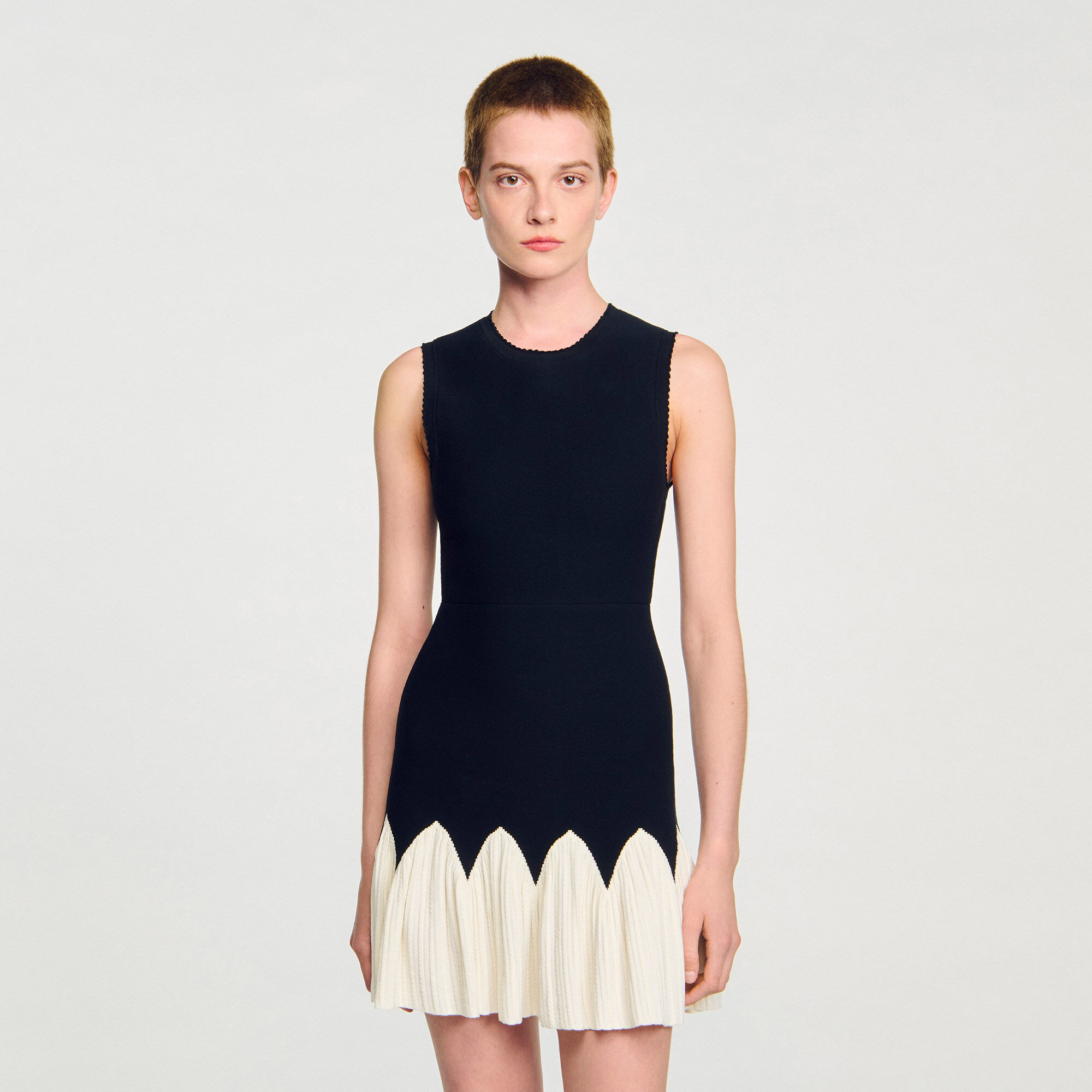 Two-tone short knit dress
