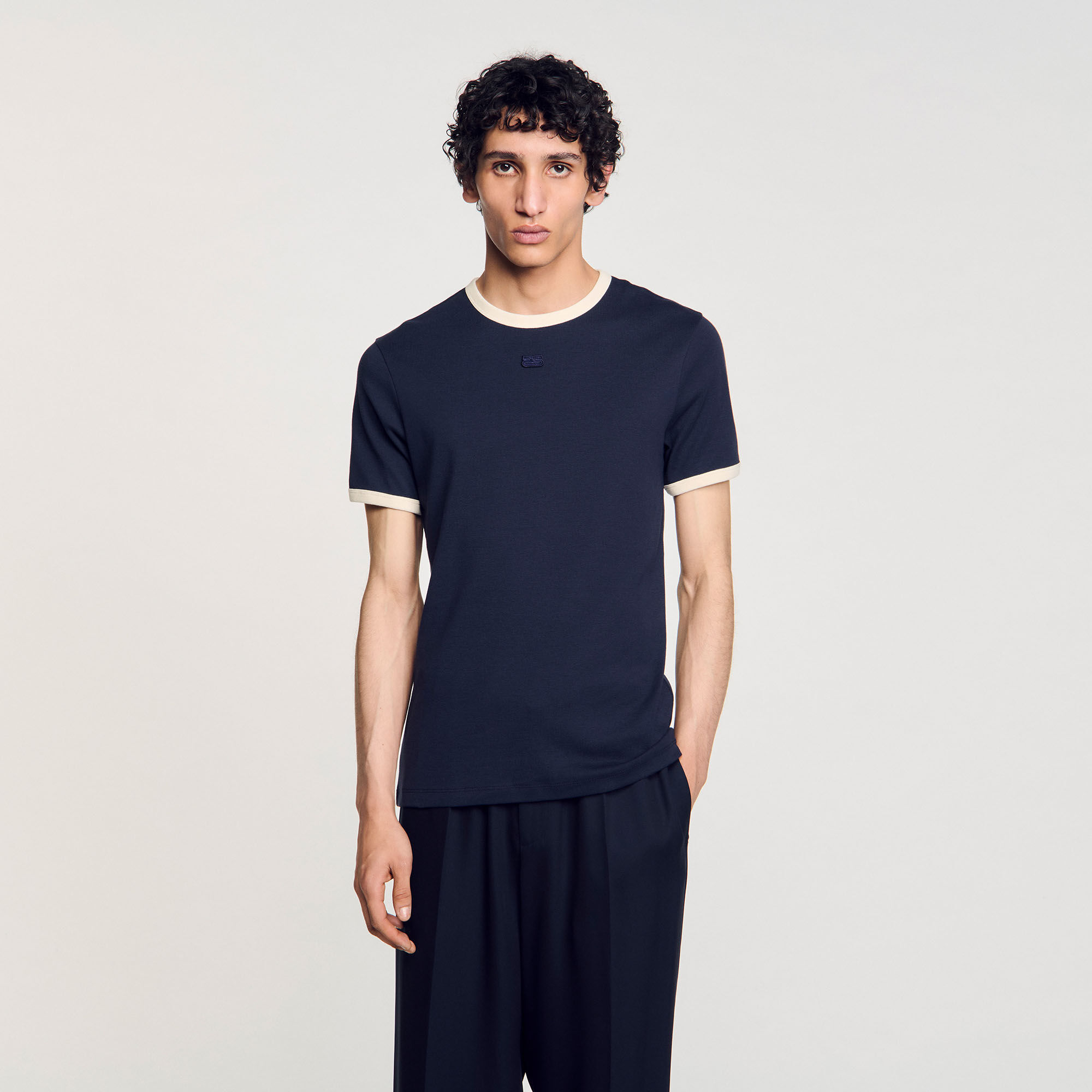 フランス発 Sandro ショート ドレープ Tシャツ★ネイビーブルー Two-tone patch T-shirt blue for Men | Sandro Paris