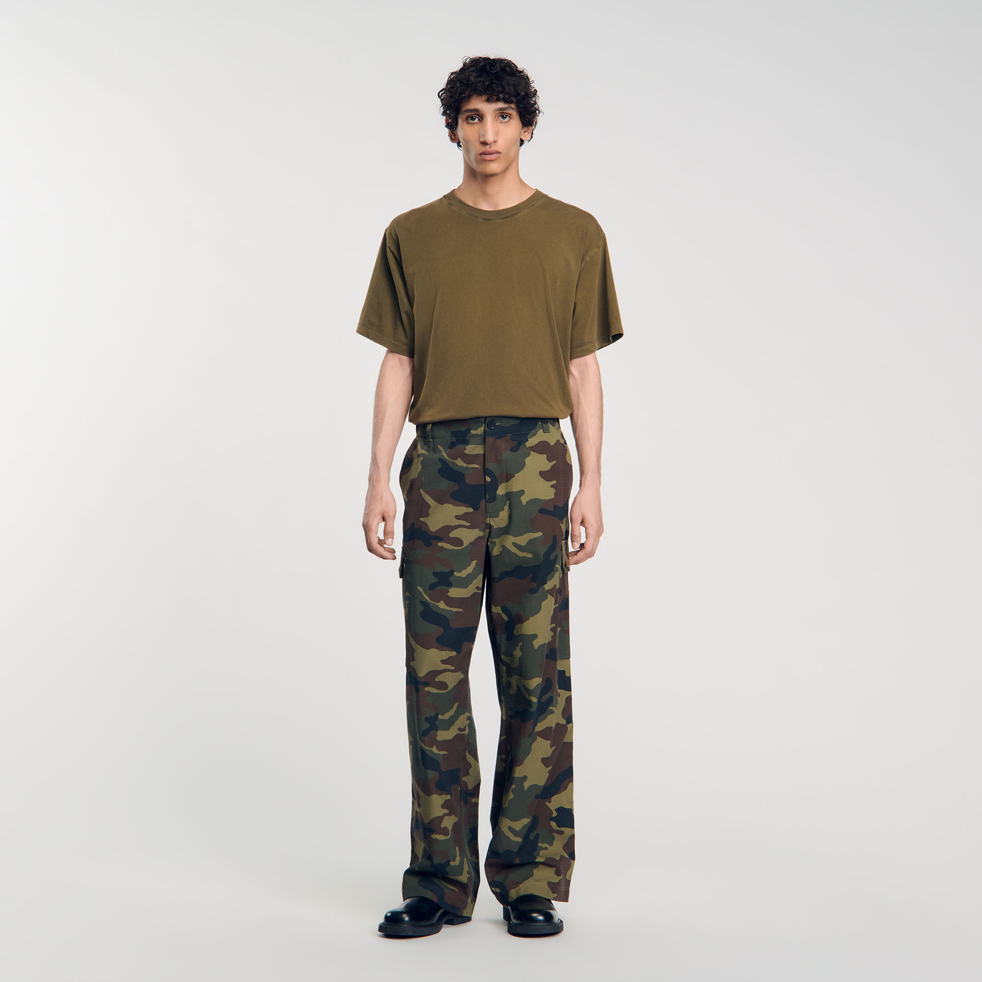 Camouflage cargo trousers