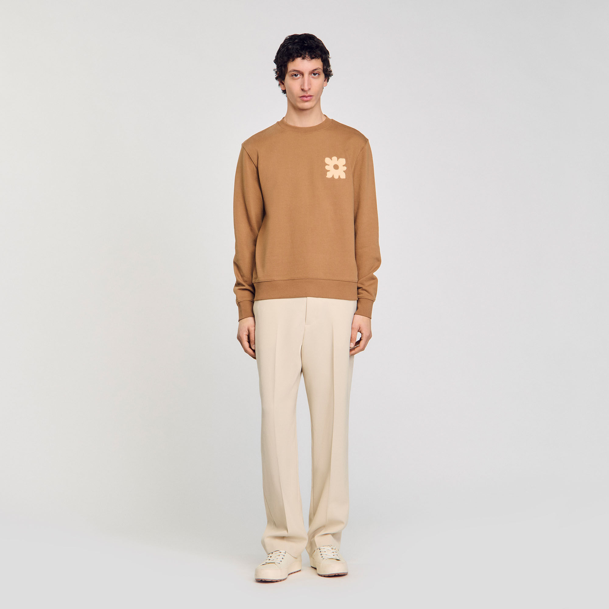 Sweatshirt with flower patch