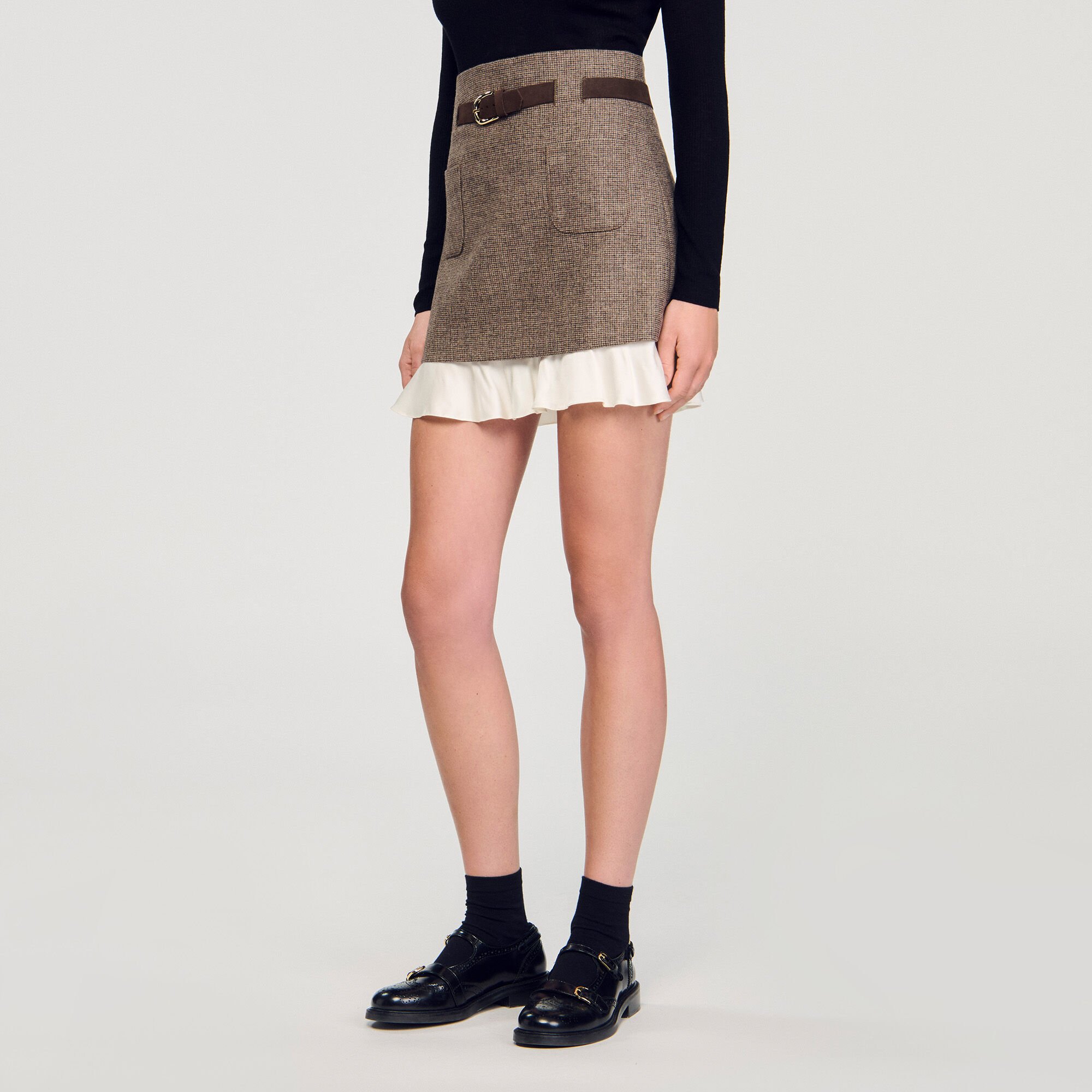 Short skirt with frill and belt