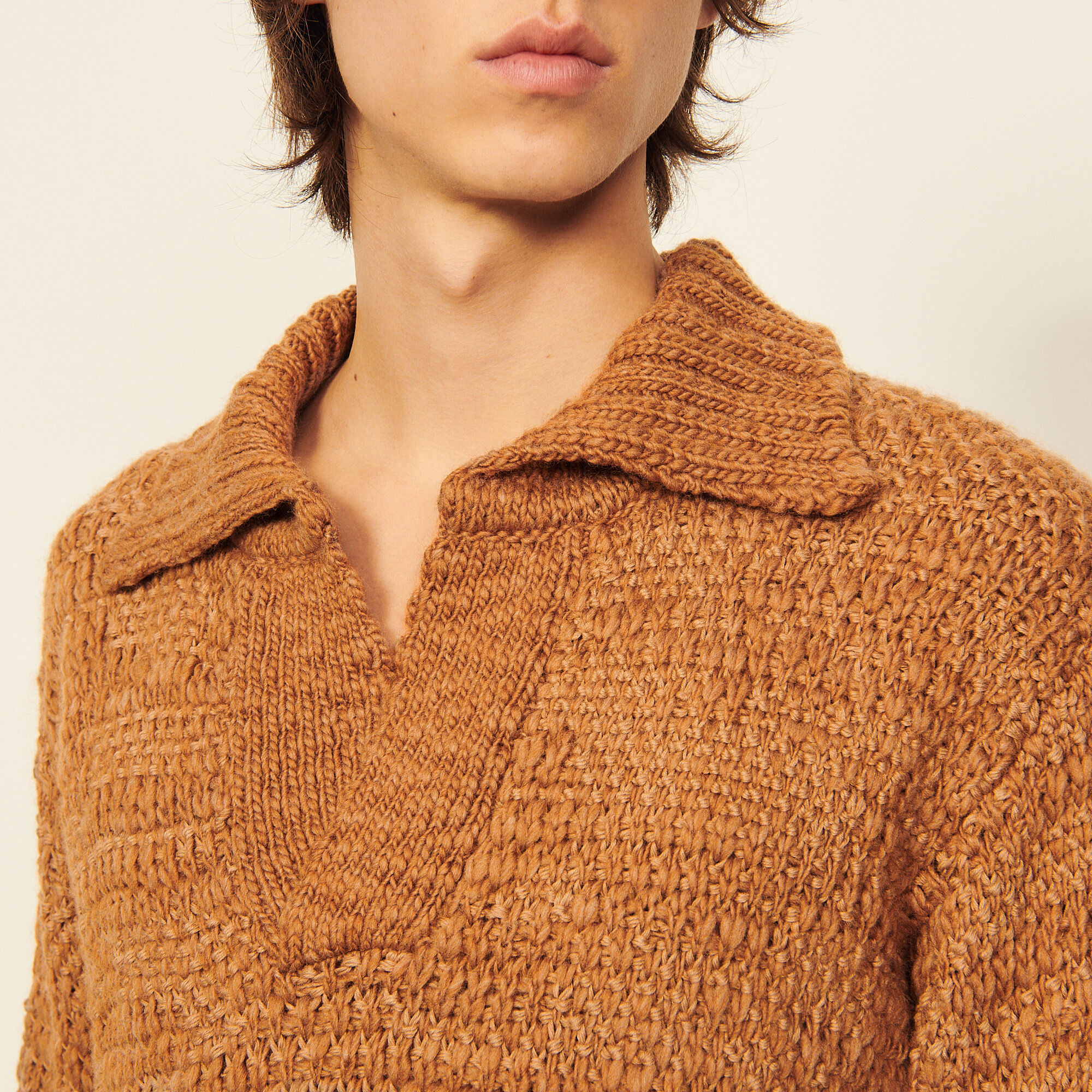 Hand-knitted effect polo sweater