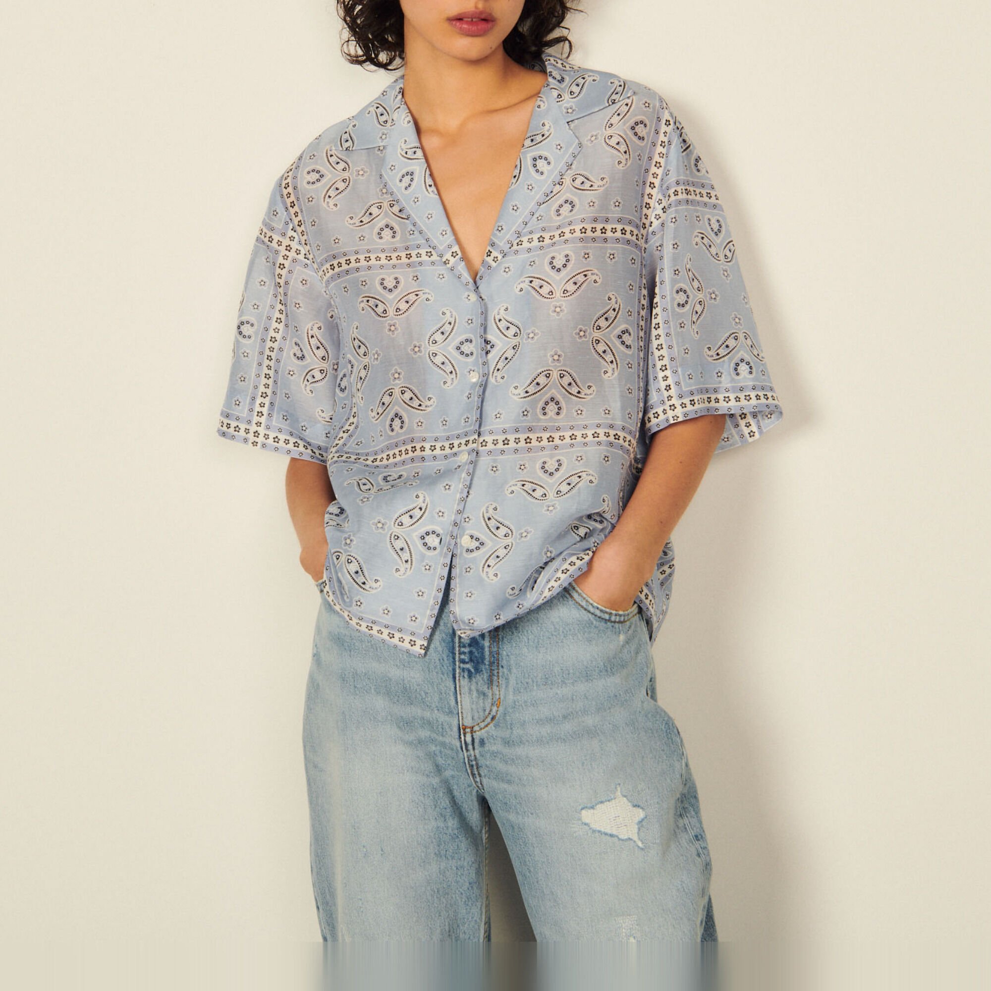 Short-sleeved bandana print shirt