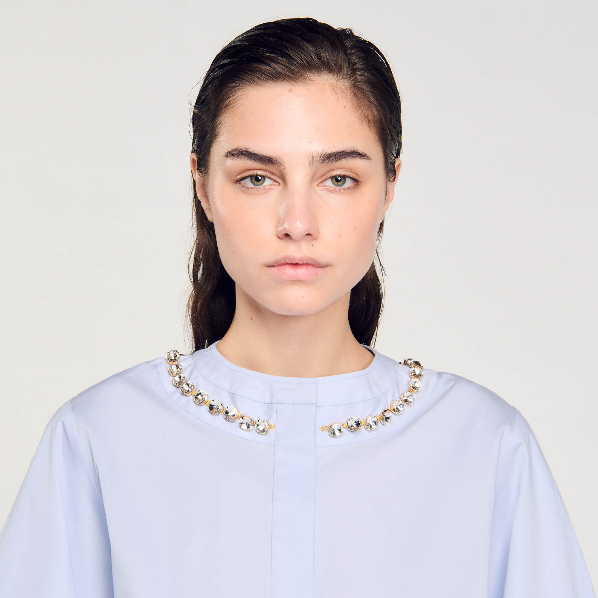 Cropped shirt with jewel trim collar