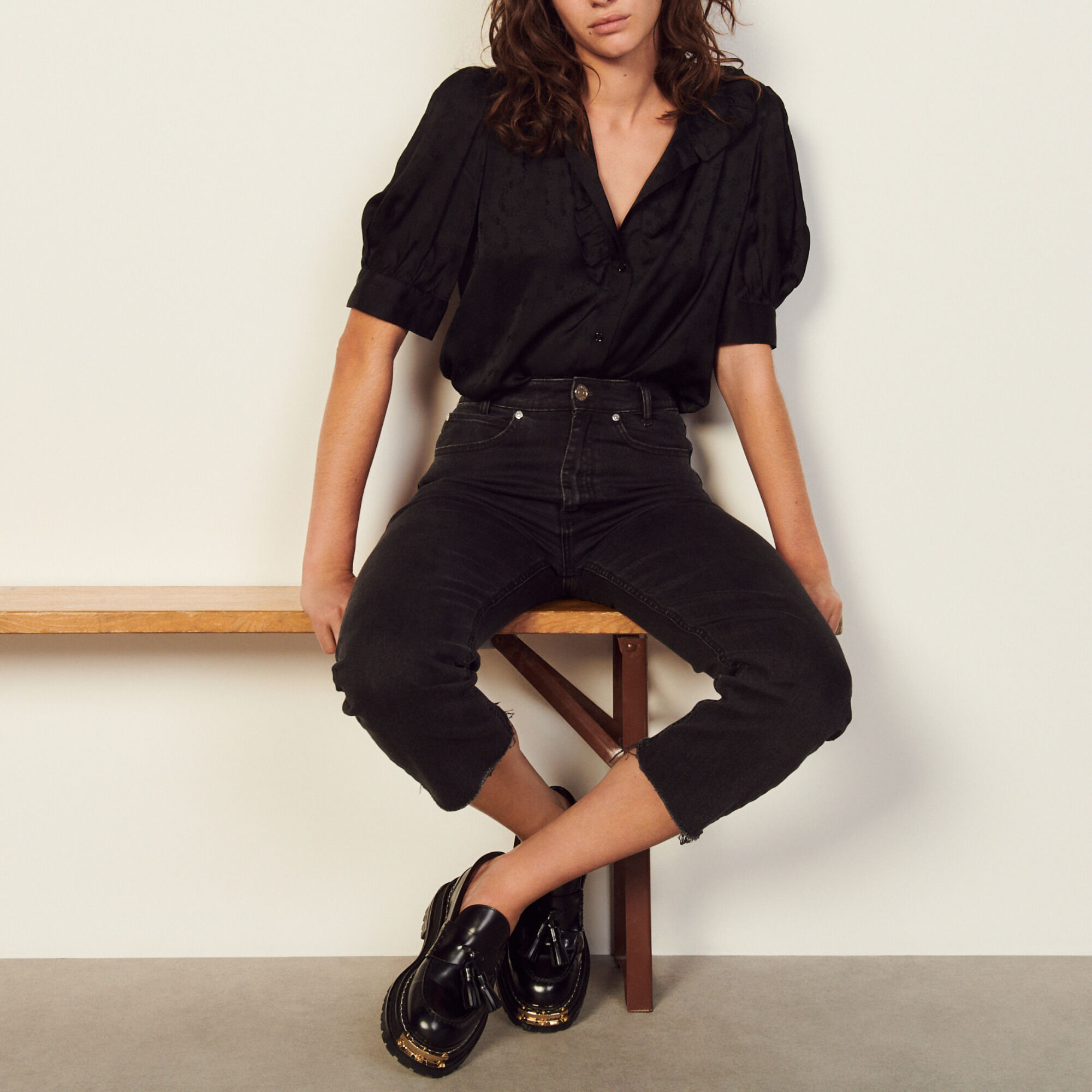Flowing shirt in patterned jacquard