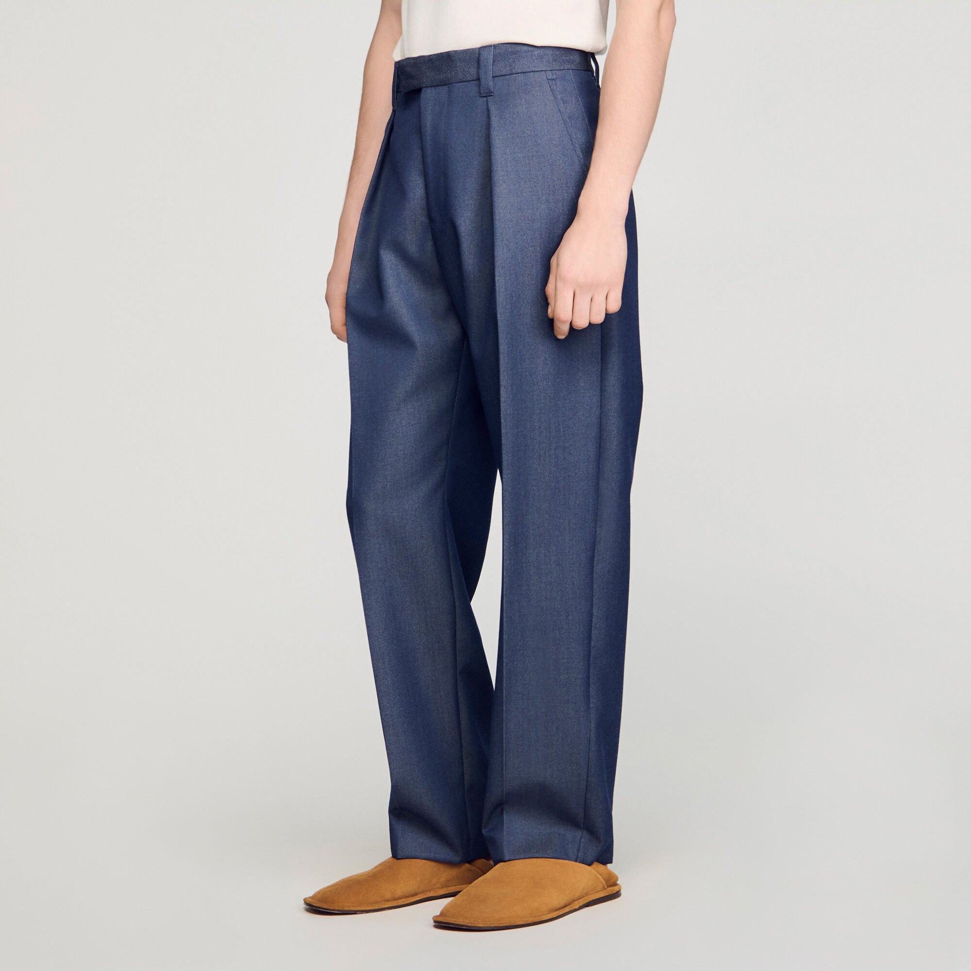 Pleated denim-effect trousers