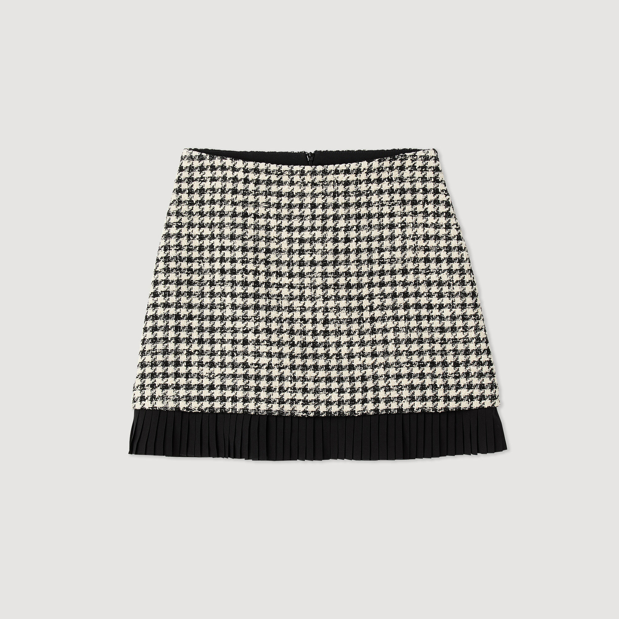 Short houndstooth tweed skirt