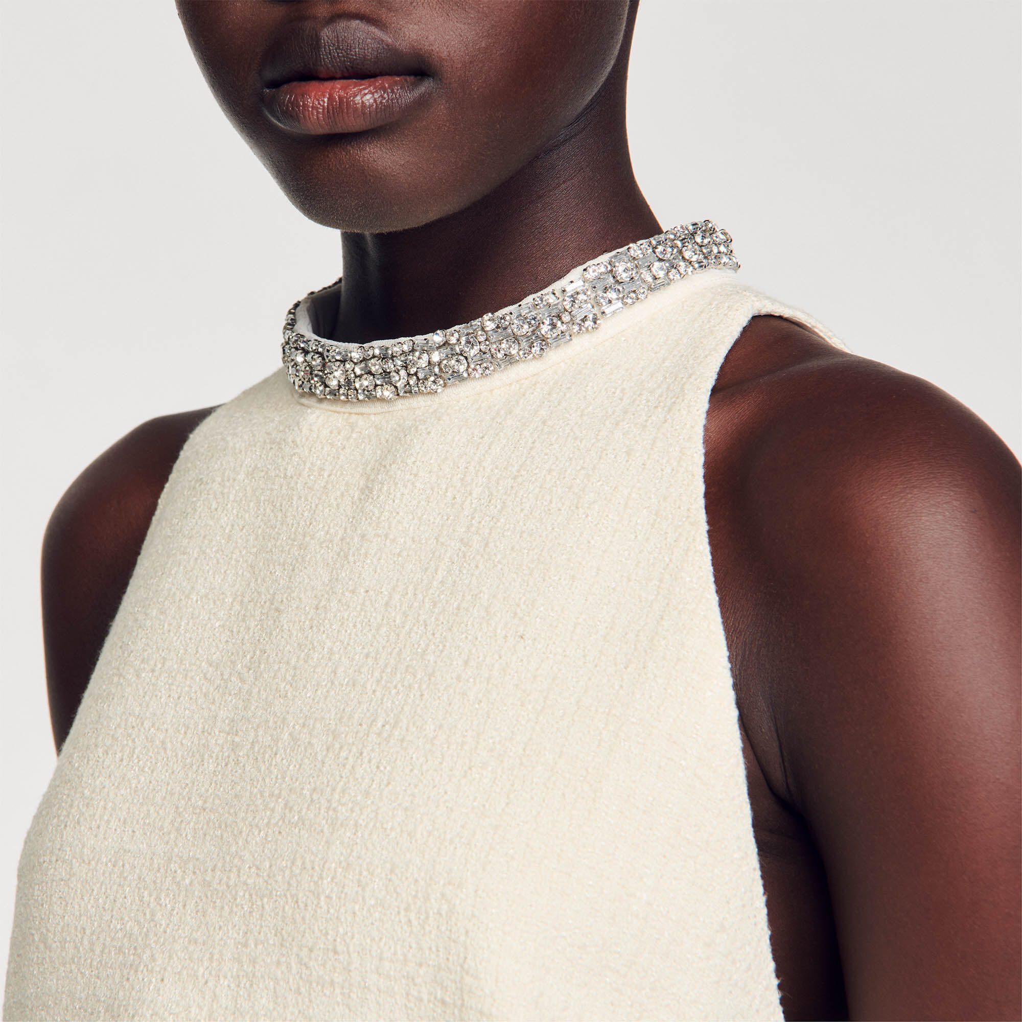 Dress with jewellery collar