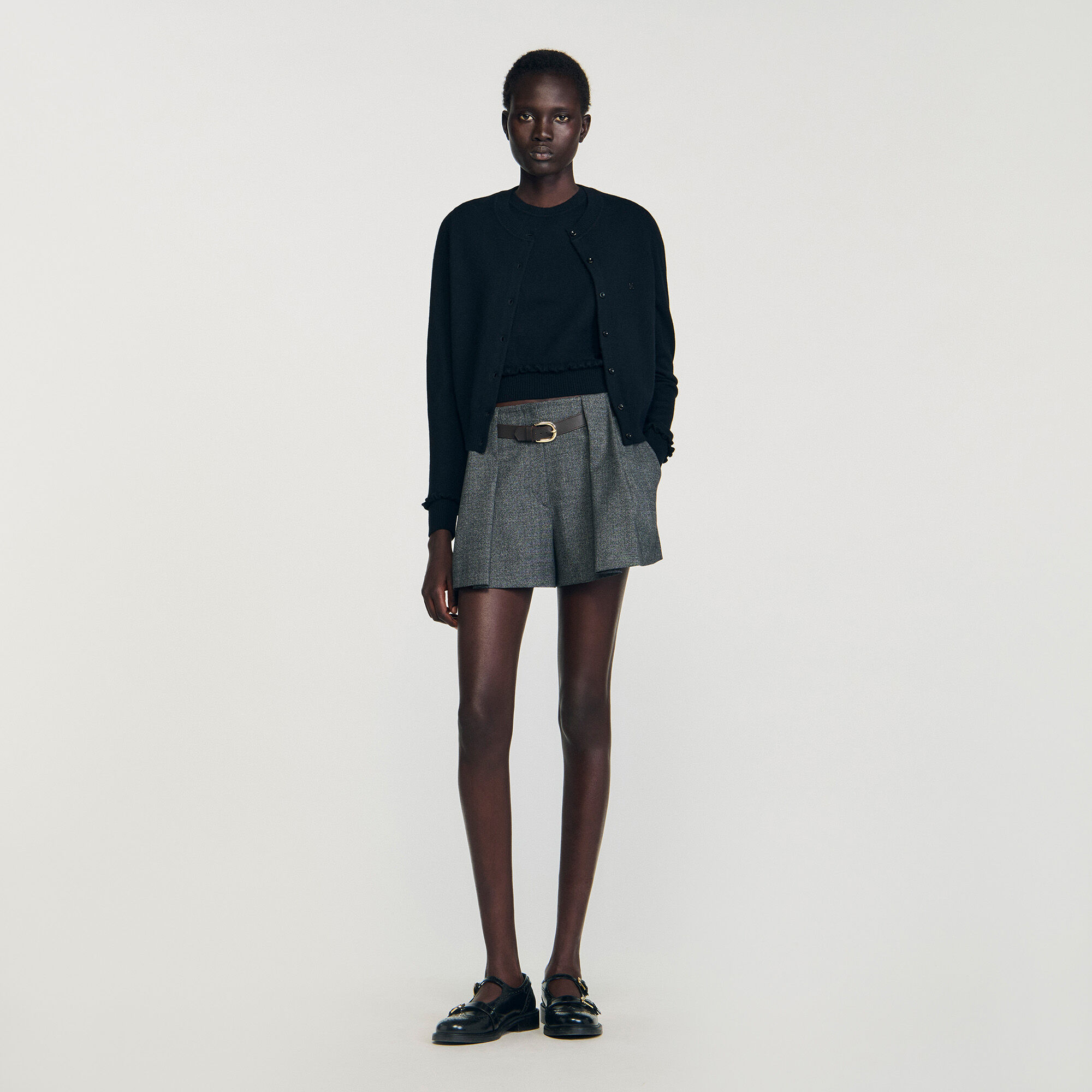 Pleated shorts with belt