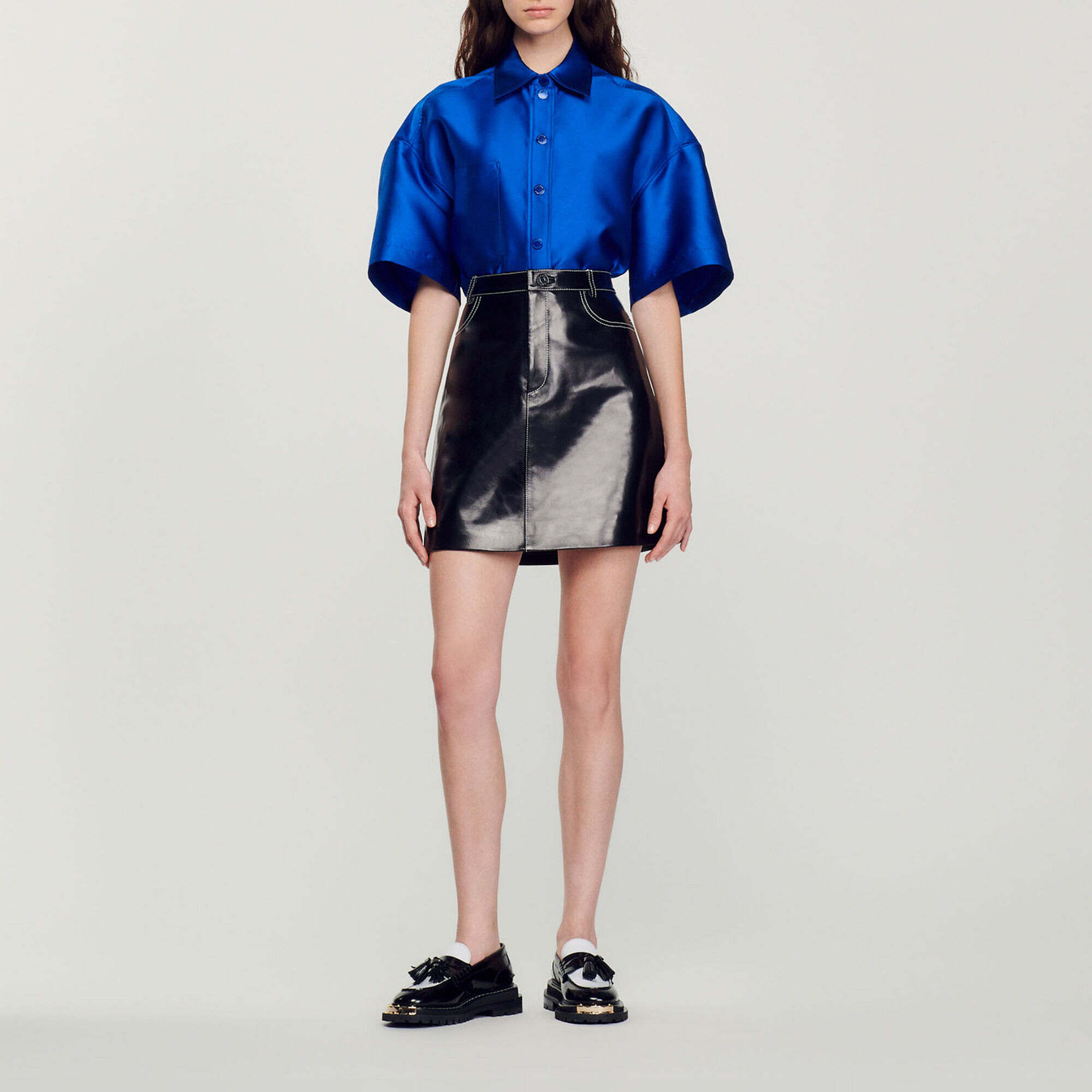Short topstitched leather skirt