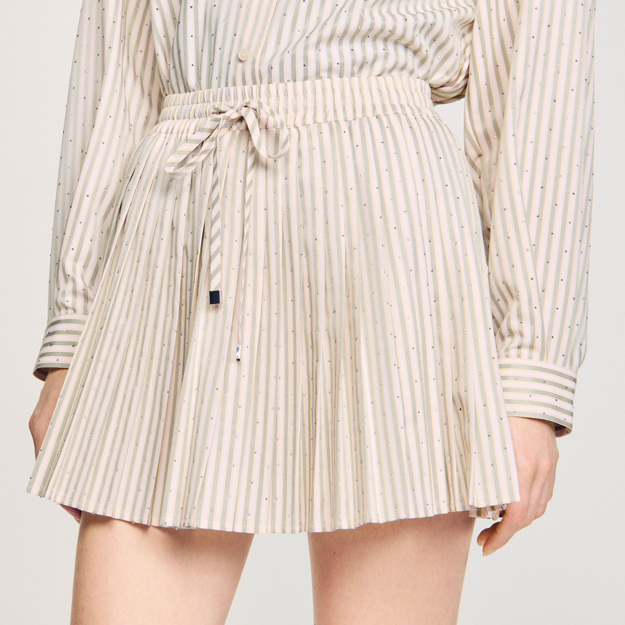 【海外限定】Sandroスカート☆Button-Embellished Pleated Stret Sandro_SFPJU01354-A049_F_1.jpg