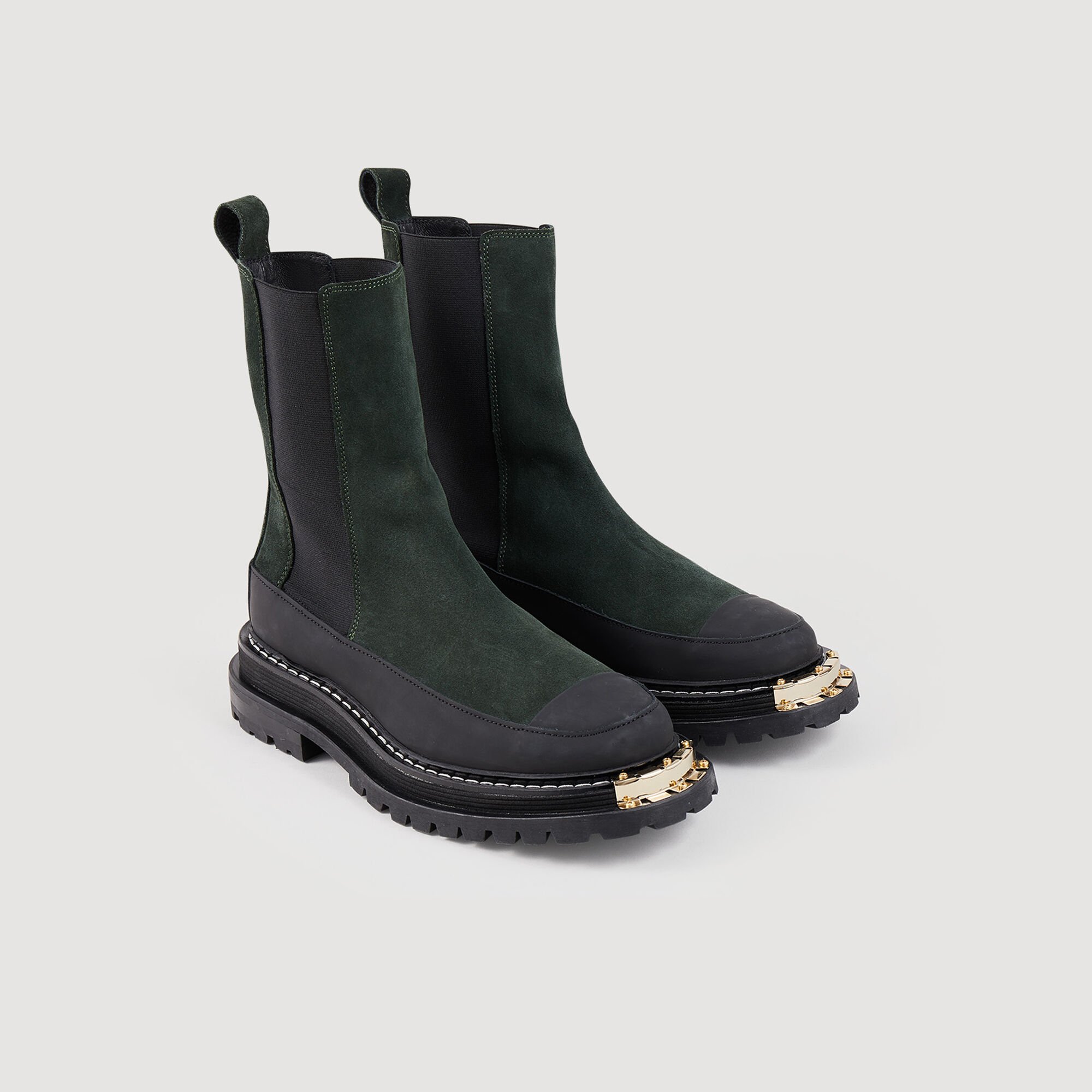 Leather Chelsea boots with notched sole