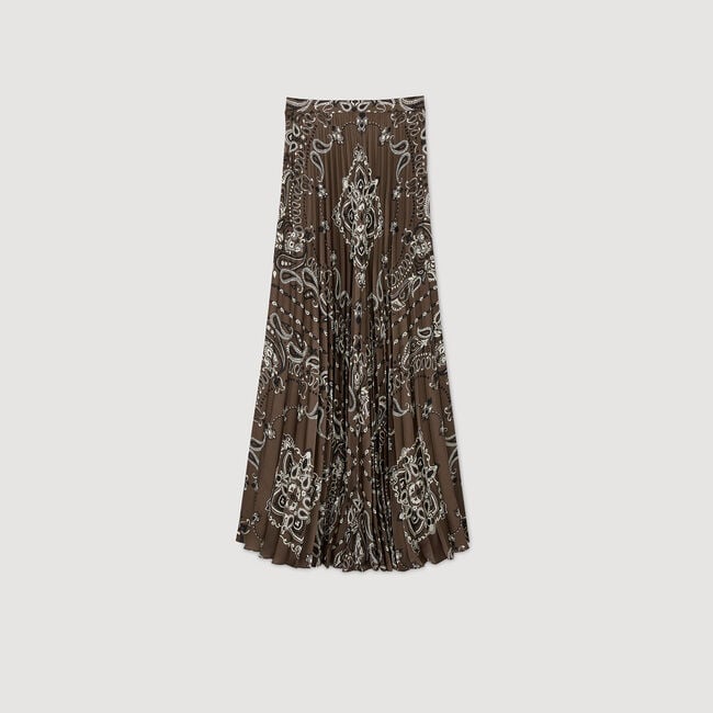 Pleated maxi skirt with bandana motif.