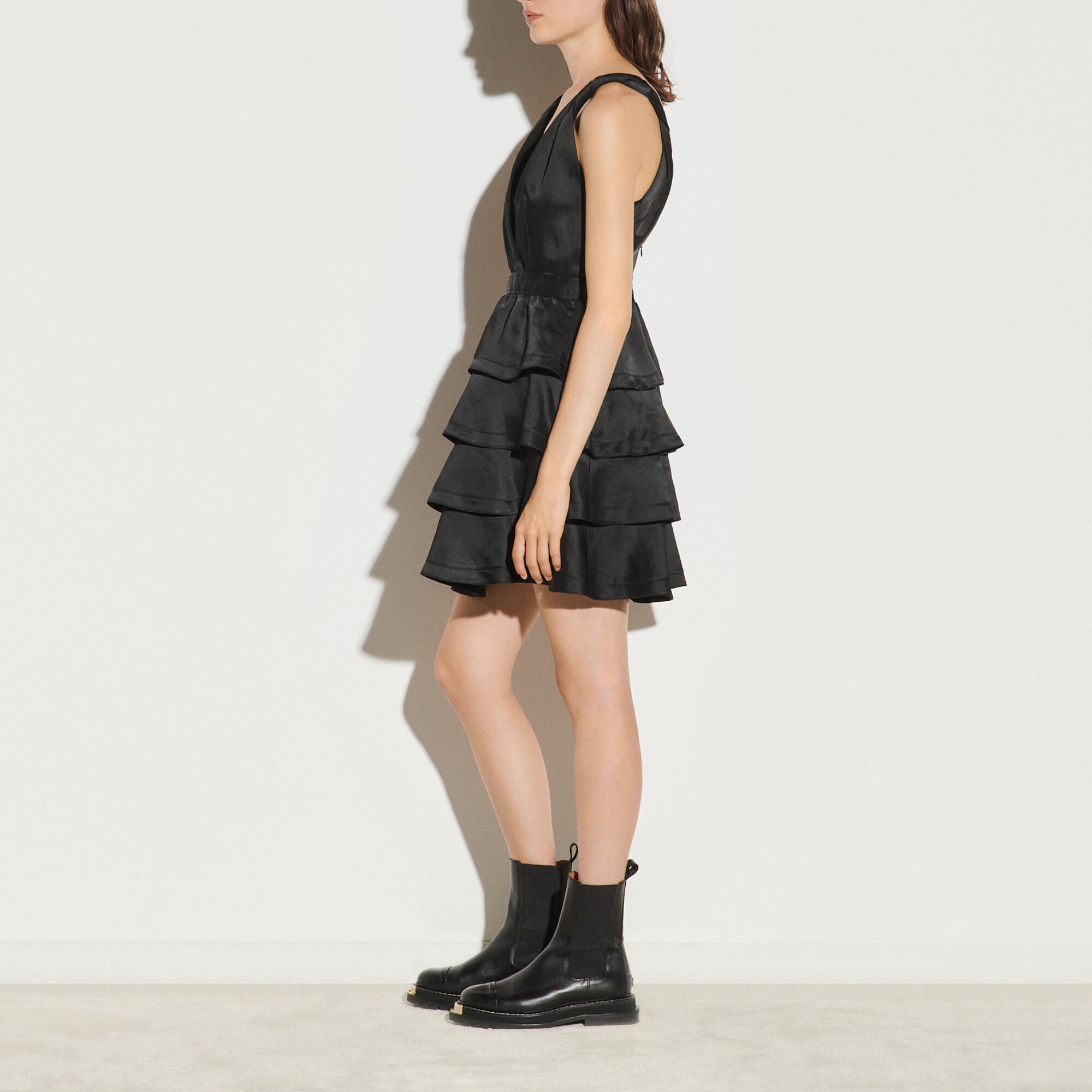 Sleeveless dress with ruffles
