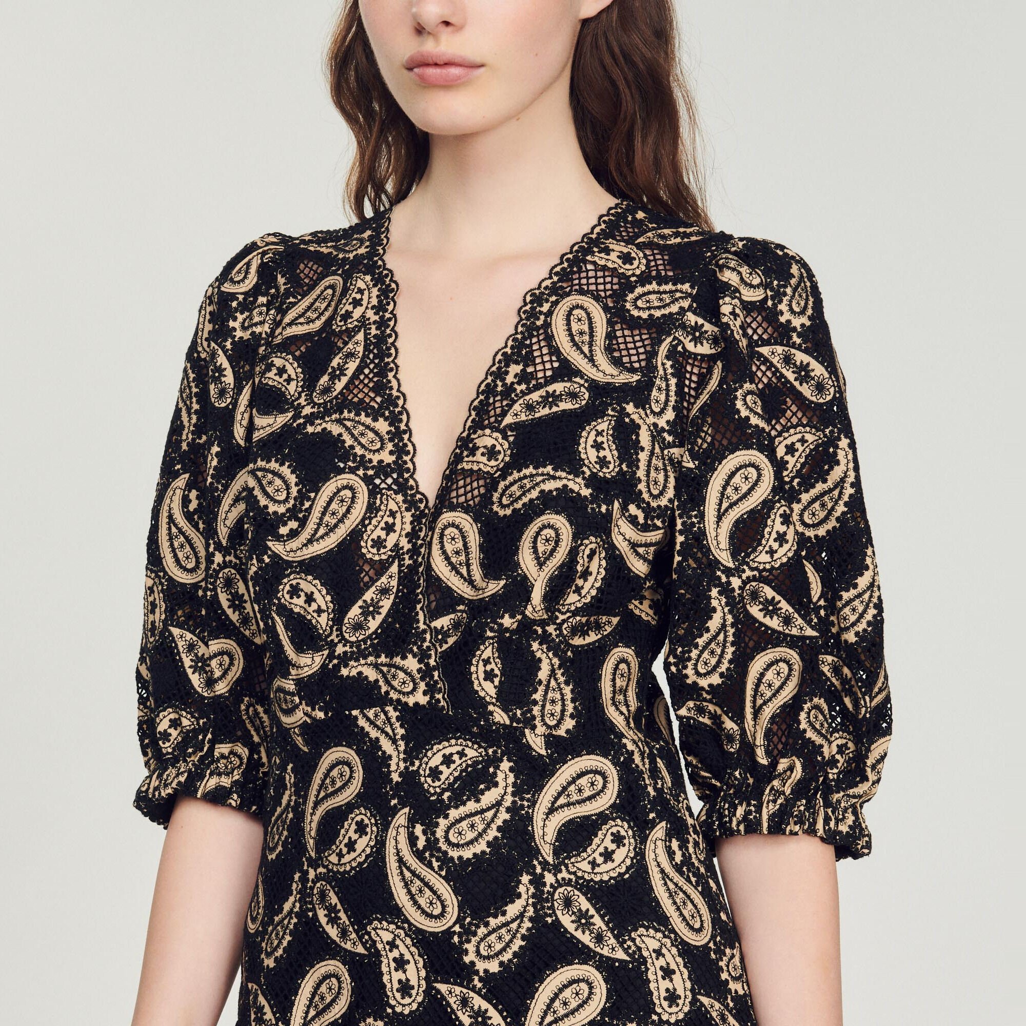 Short guipure dress with paisley print
