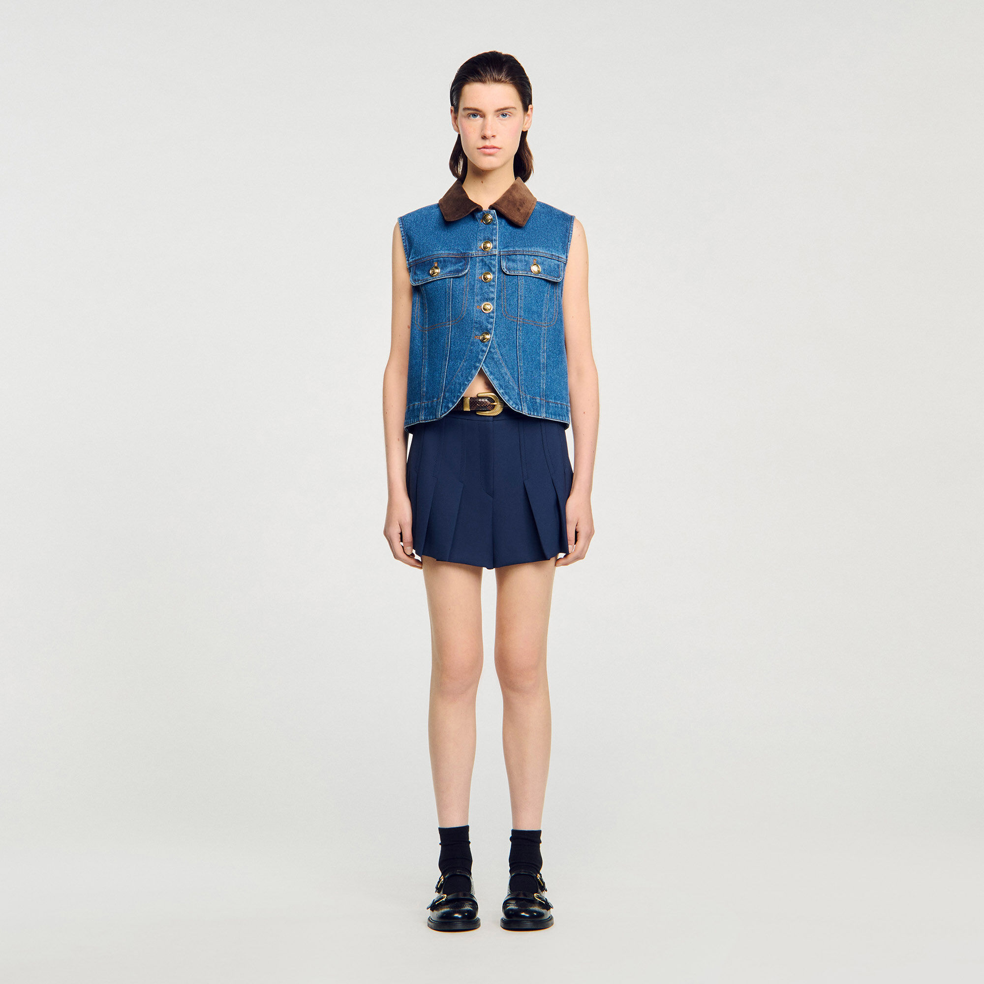 Sleeveless denim jacket