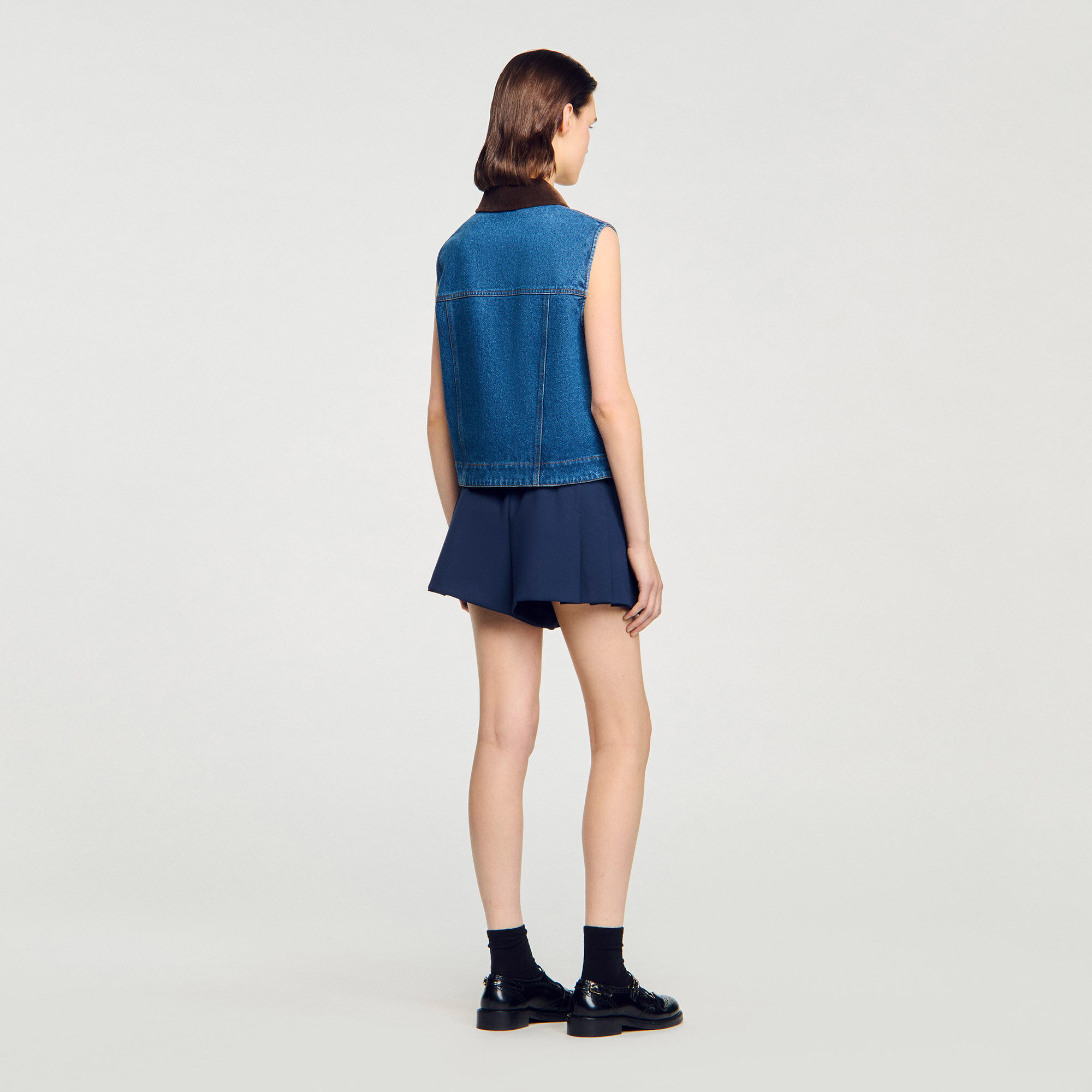 Sleeveless denim jacket