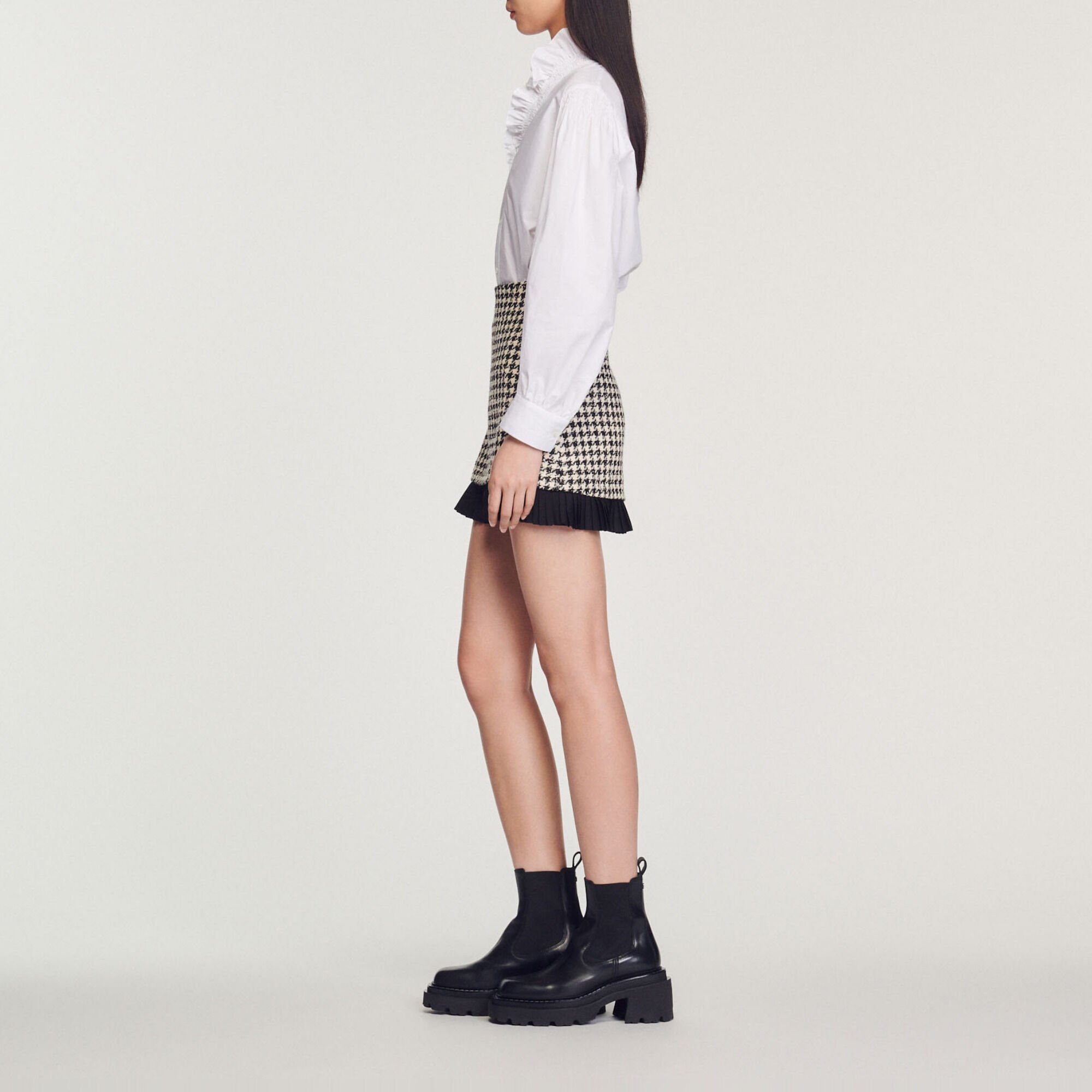 Short houndstooth tweed skirt