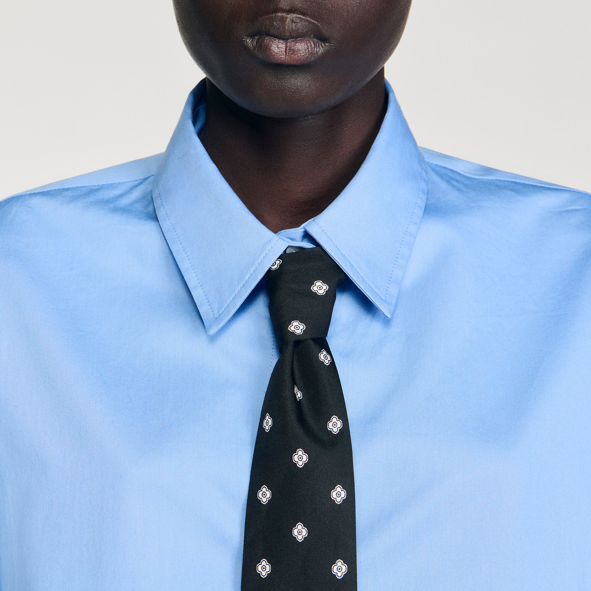 Cropped shirt with detachable tie