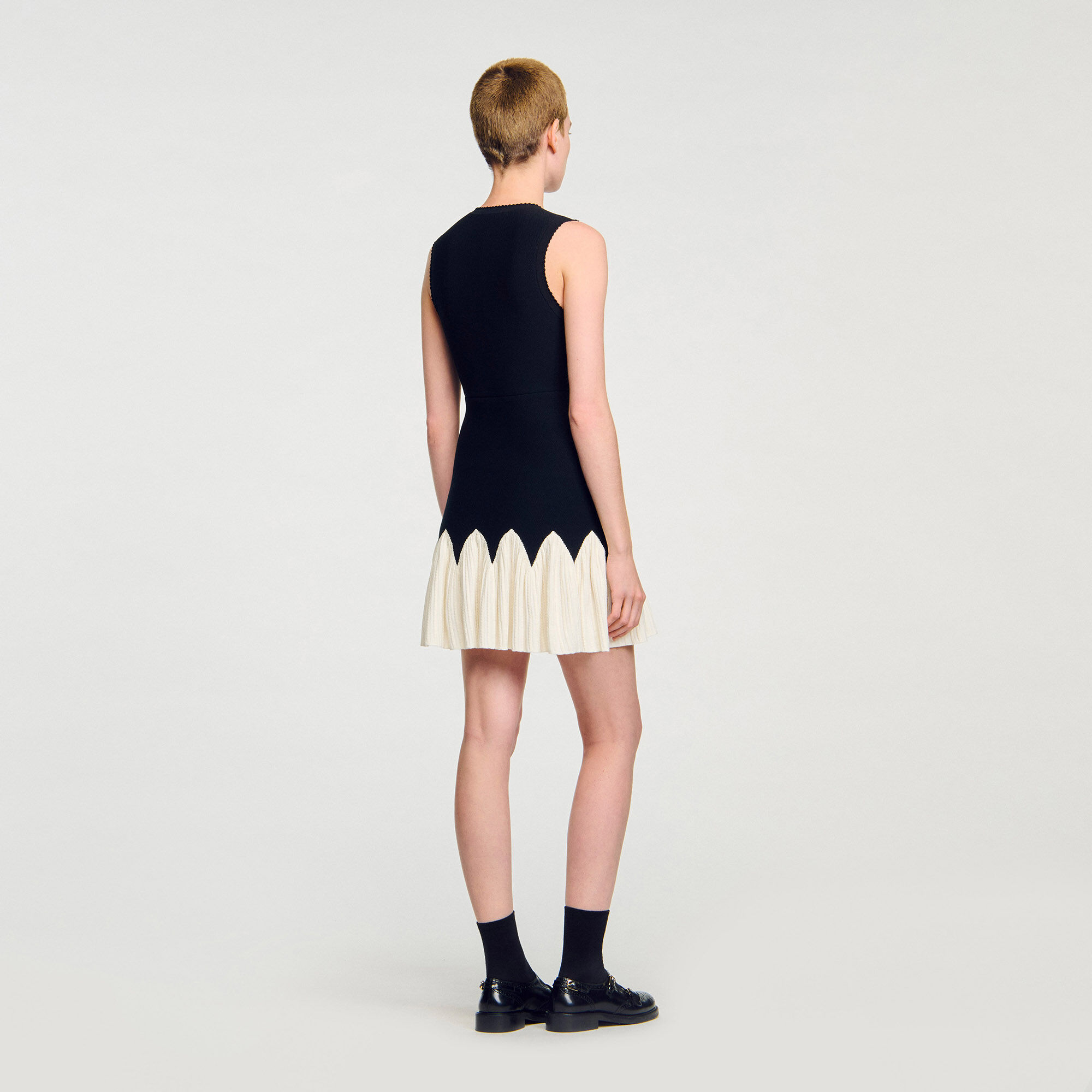 Two-tone short knit dress